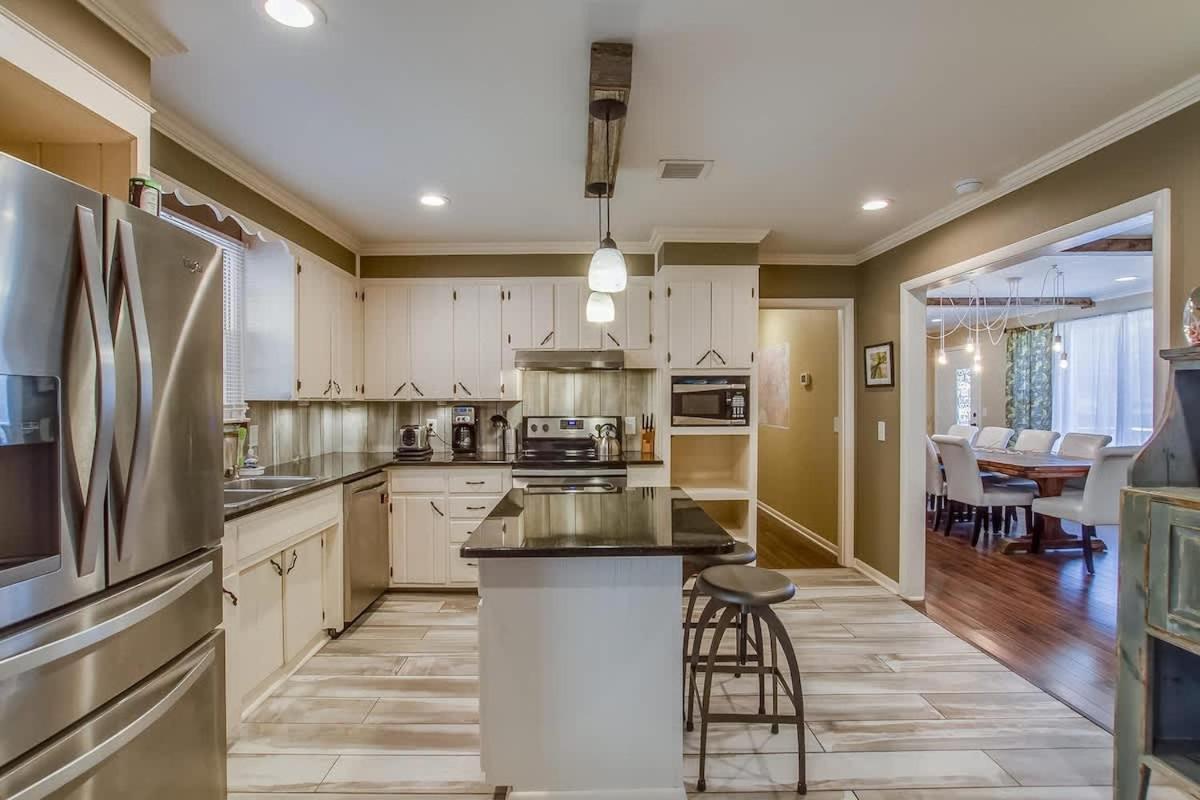 The Graycroft By Local Holiday home *