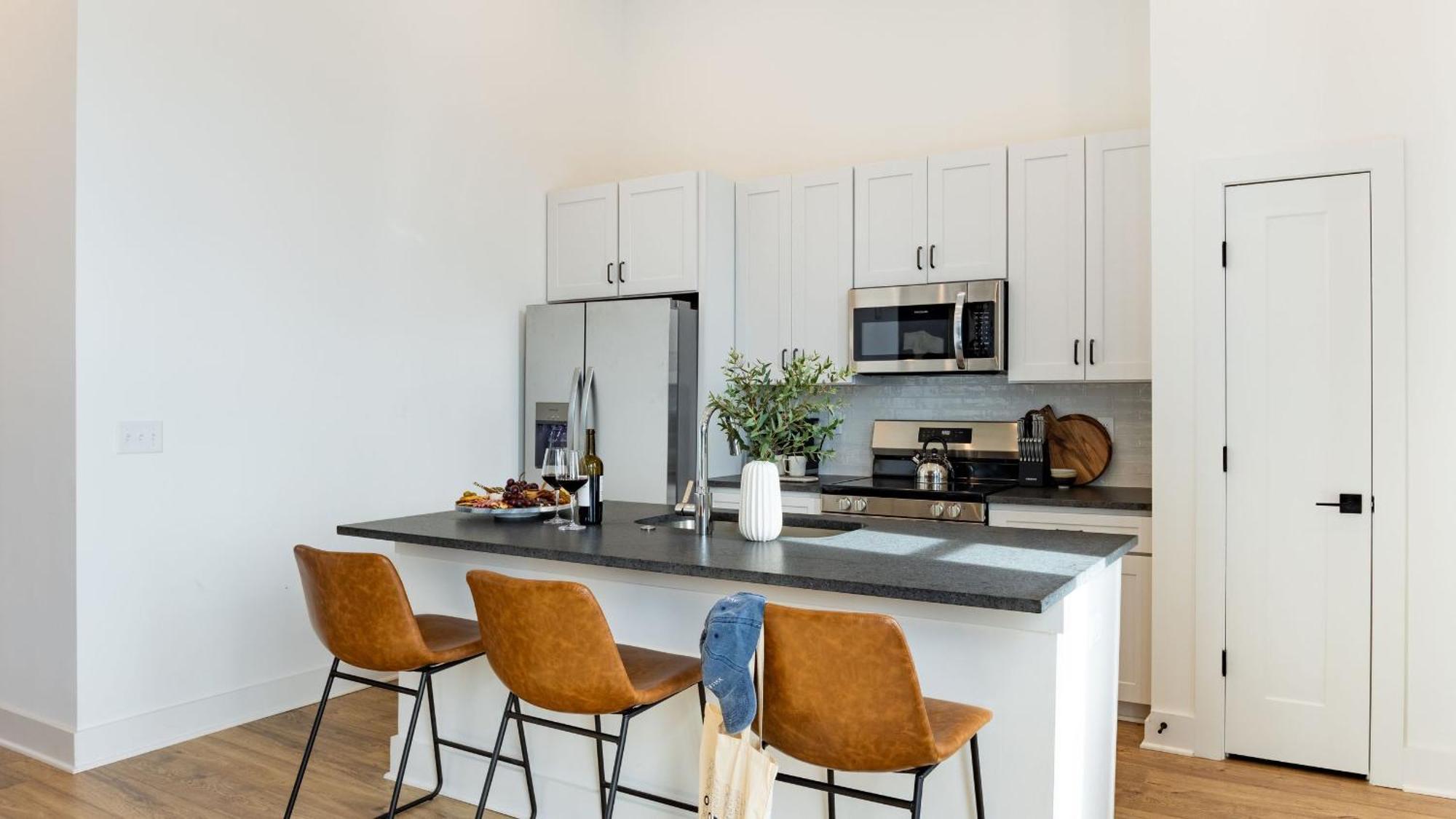 Holiday home New Build 2 Minutes From Downtown Dining Entertainment