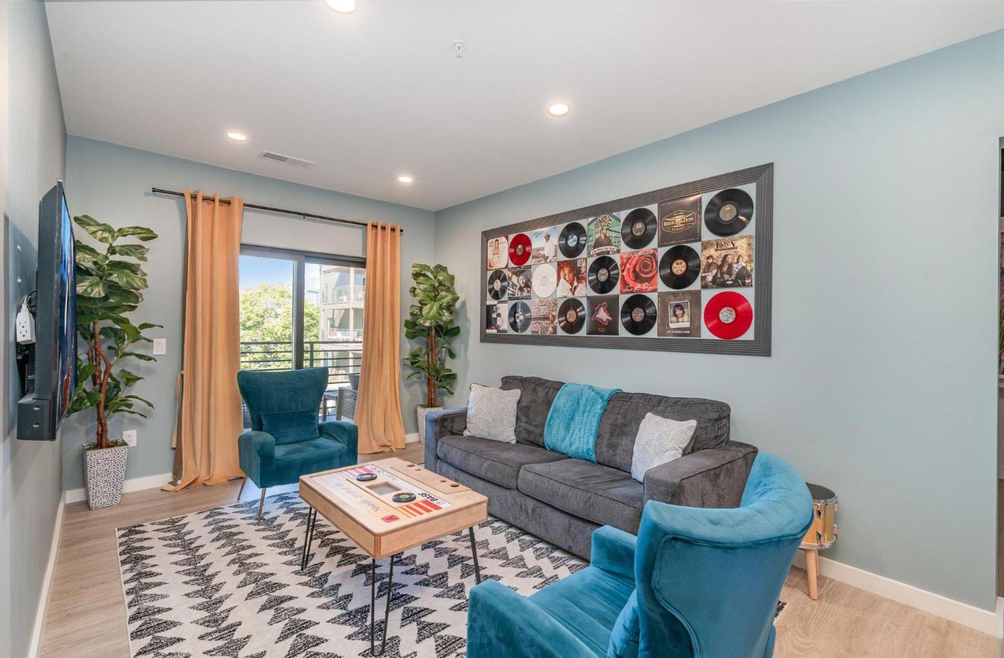 Hyve - Neon Lights - Pool & Gym - Walk To Broadway Holiday home Nashville