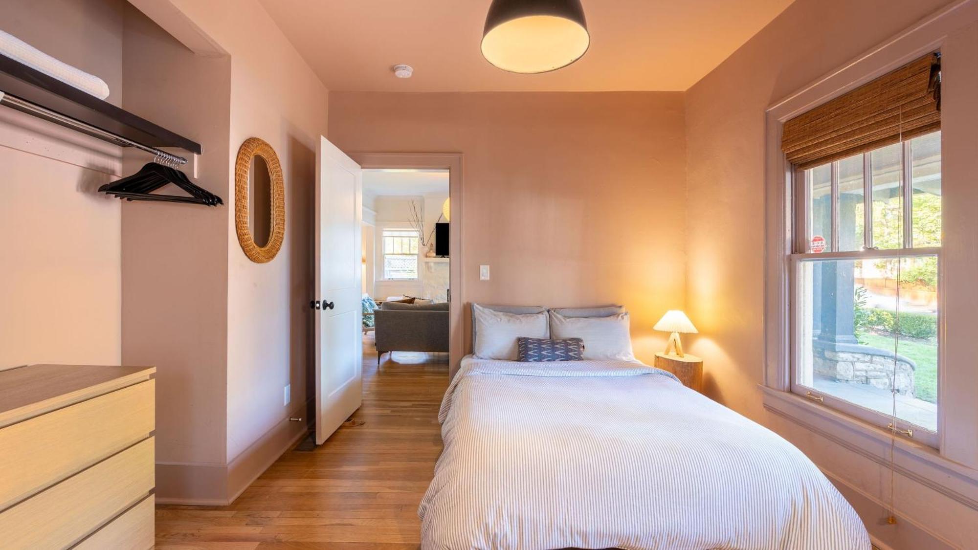 Southern Charm Backyard Firepit Outdoor Dining Mins To Downtown Chapel House By Avantstay * Nashville