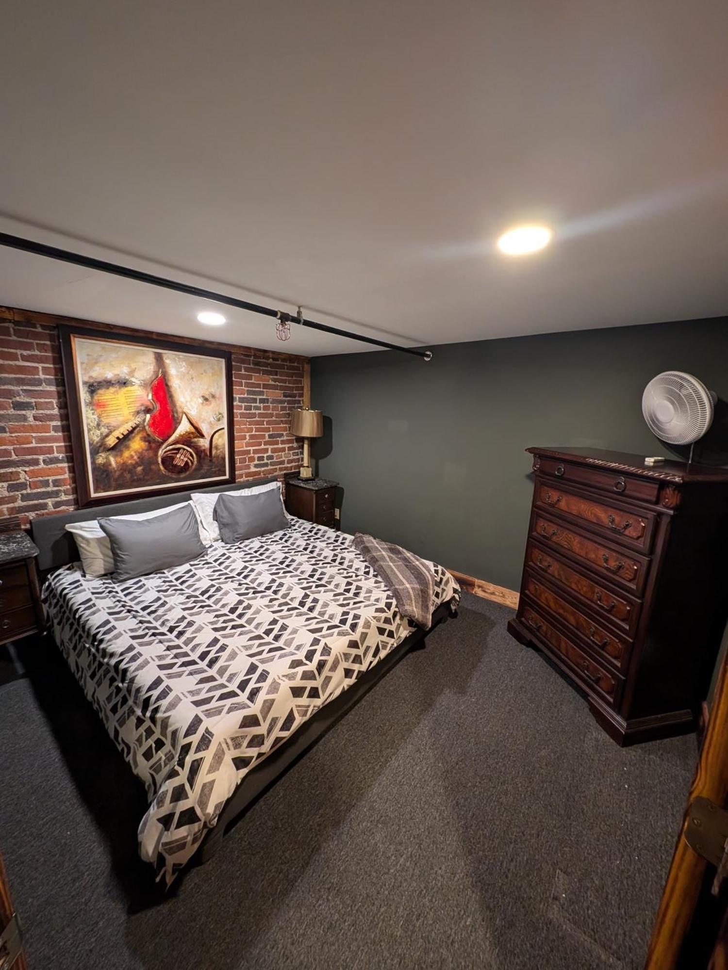 Rockstar Mansion By Broadway