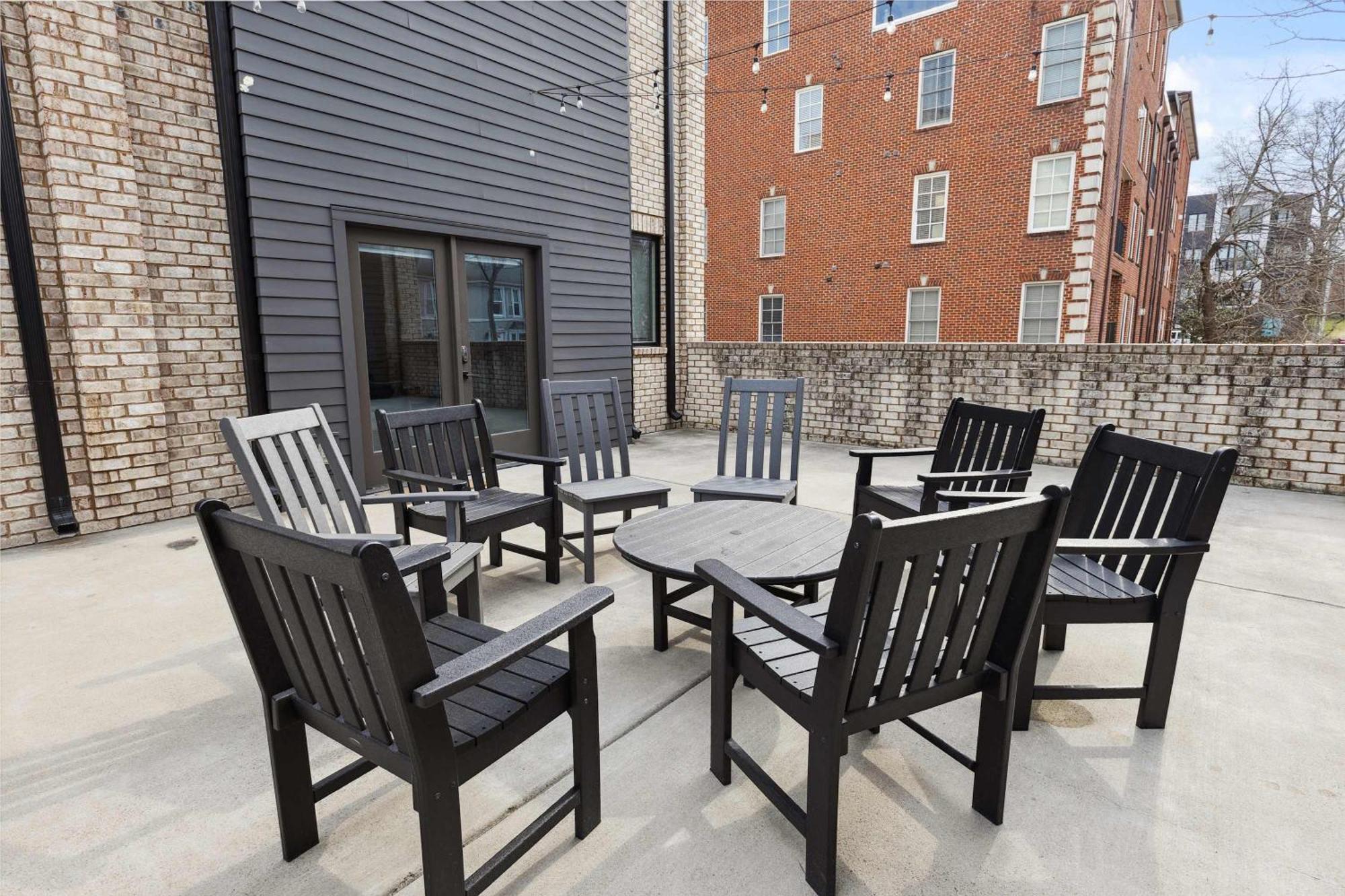 Holiday home West End Oasis-new Building & Rooftop Views