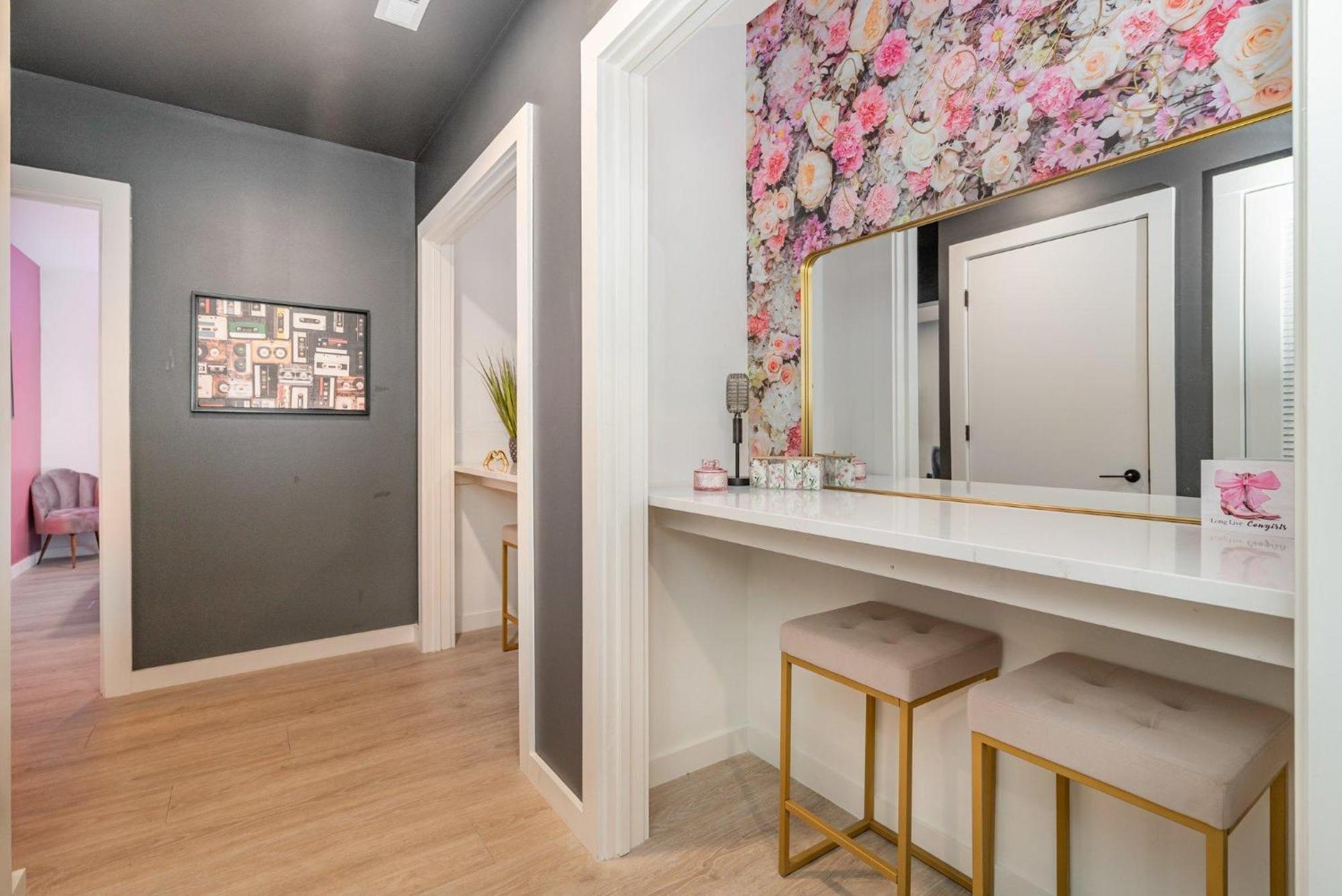 Holiday home Hyve - Neon Lights - Pool & Gym - Walk To Broadway Nashville