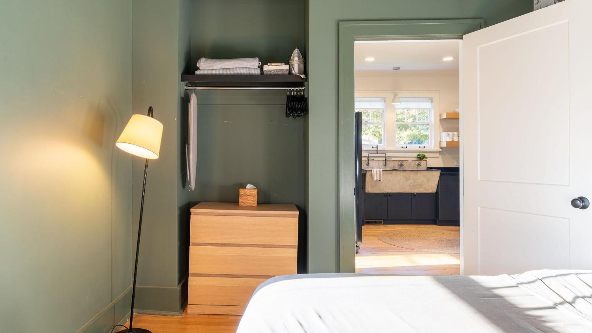 Southern Charm Backyard Firepit Outdoor Dining Mins To Downtown Chapel House By Avantstay Holiday home *