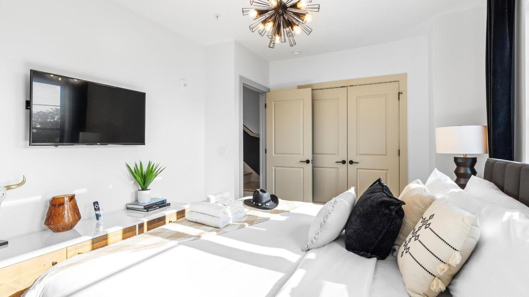 Skyline Soundhouse By Avantstay Rooftop Deck Game Near East Broadway Holiday home *