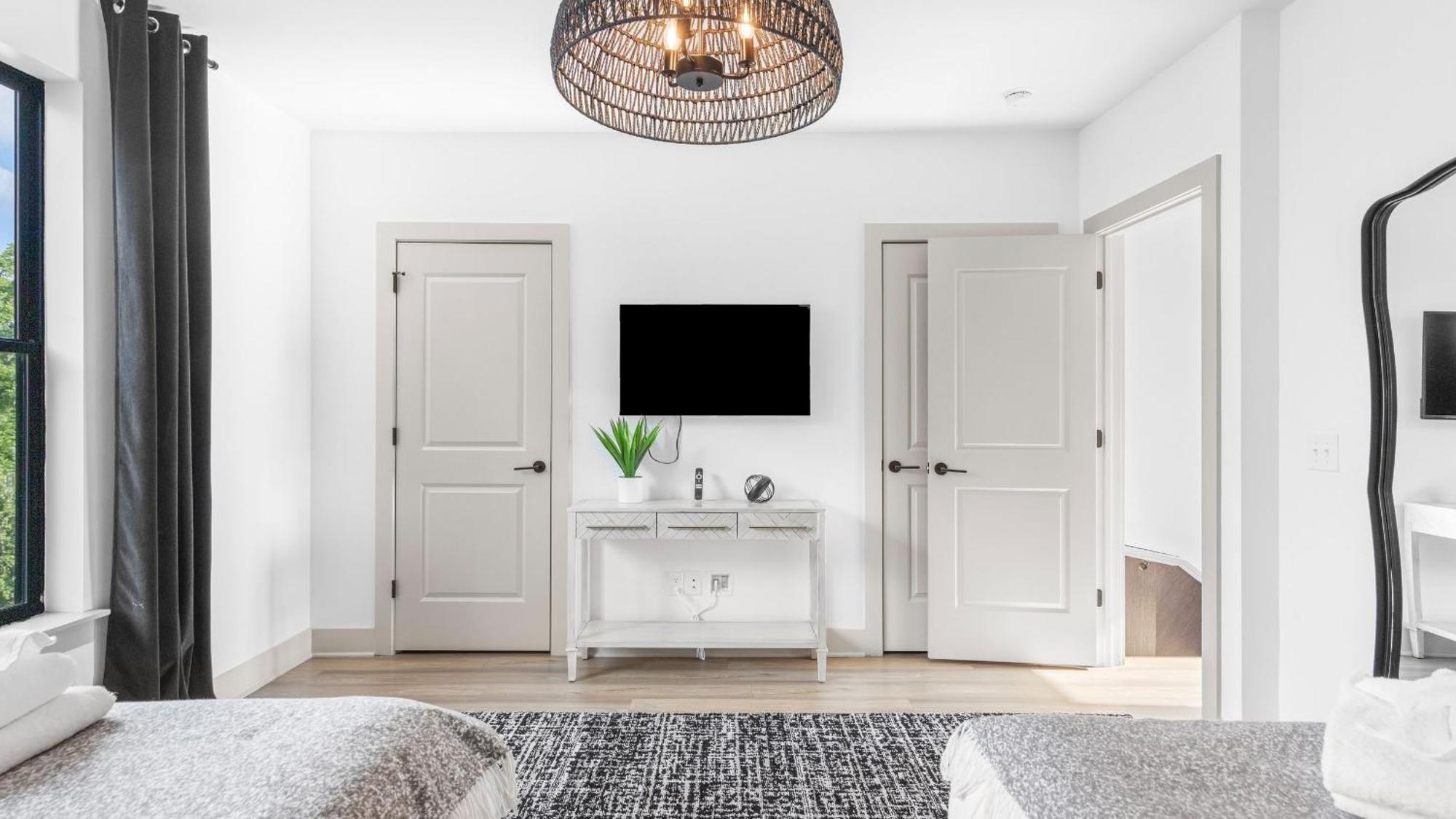 Skyline Soundhouse By Avantstay Rooftop Deck Game Near East Broadway Holiday home Nashville