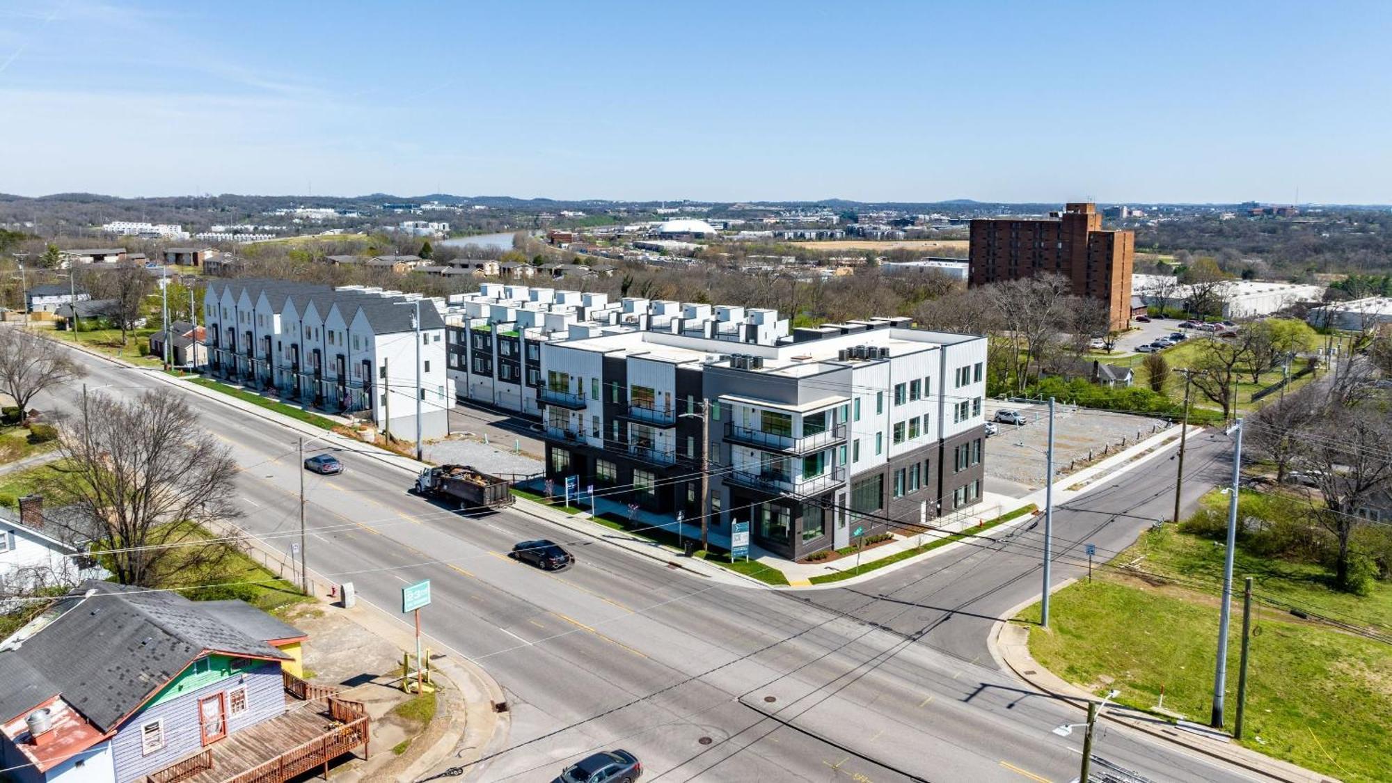 Holiday home New Build 2 Minutes From Downtown Dining Entertainment *