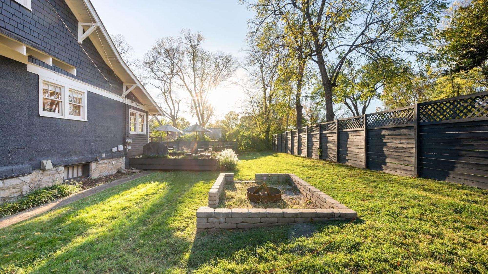 Southern Charm Backyard Firepit Outdoor Dining Mins To Downtown Chapel House By Avantstay * Nashville