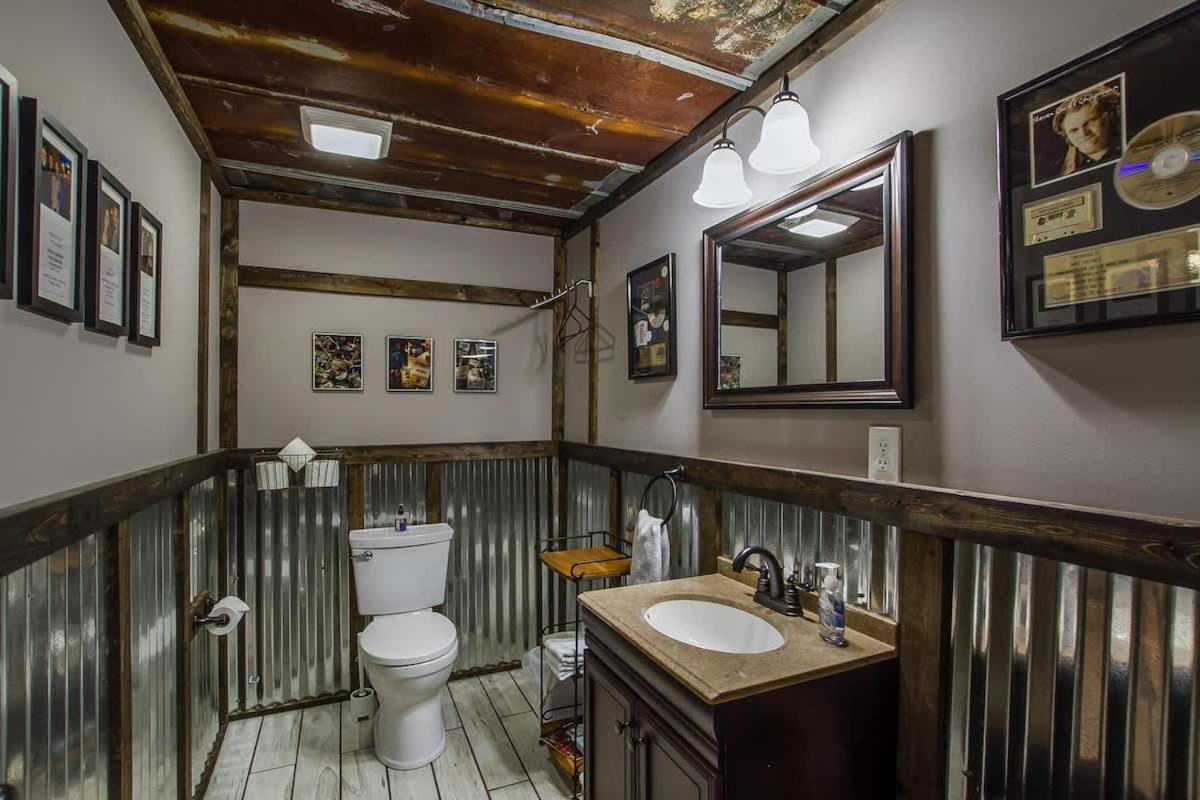 The Graycroft By Local Holiday home *