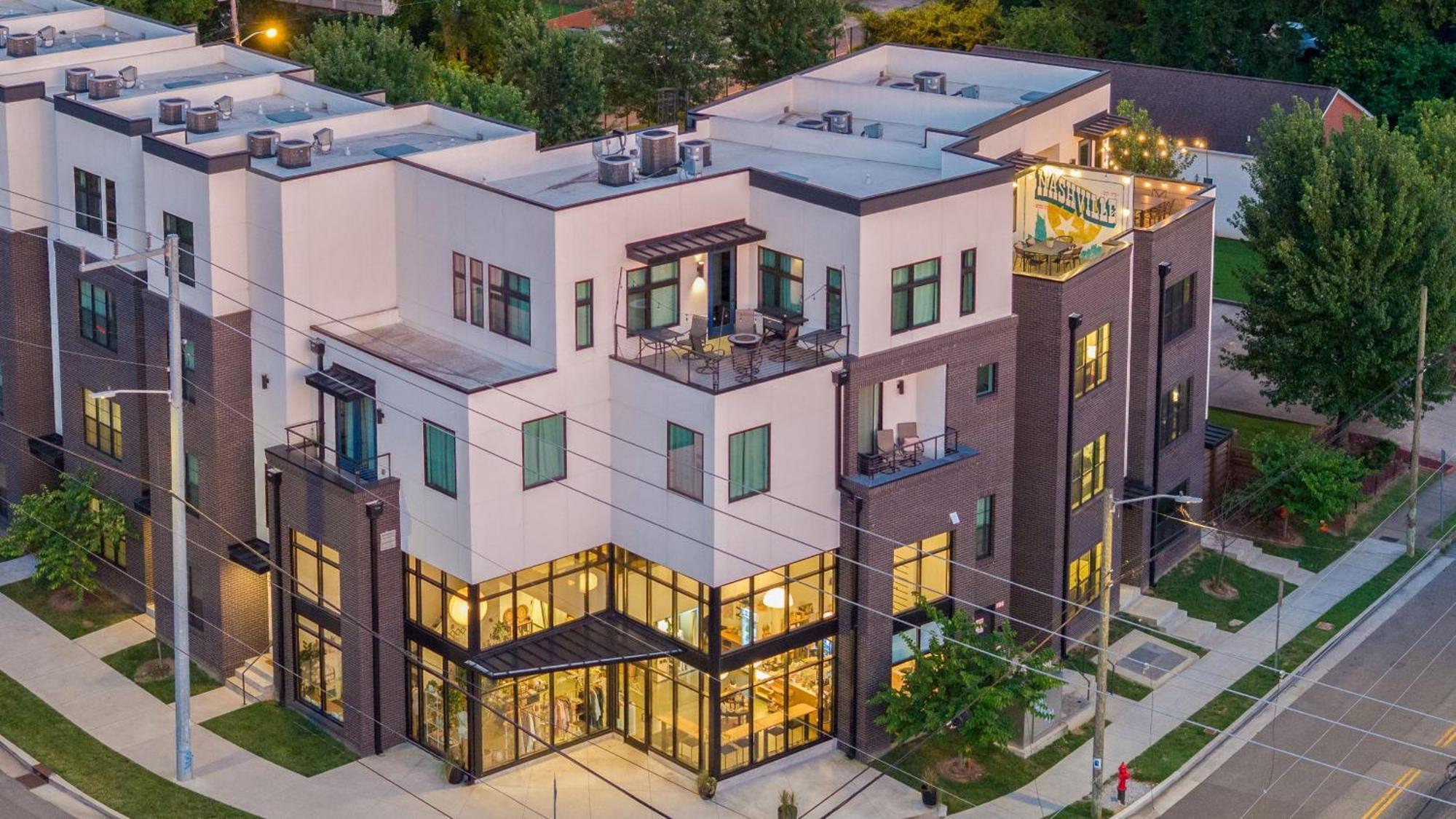 Holiday home Skyline Soundhouse By Avantstay Rooftop Deck Game Near East Broadway