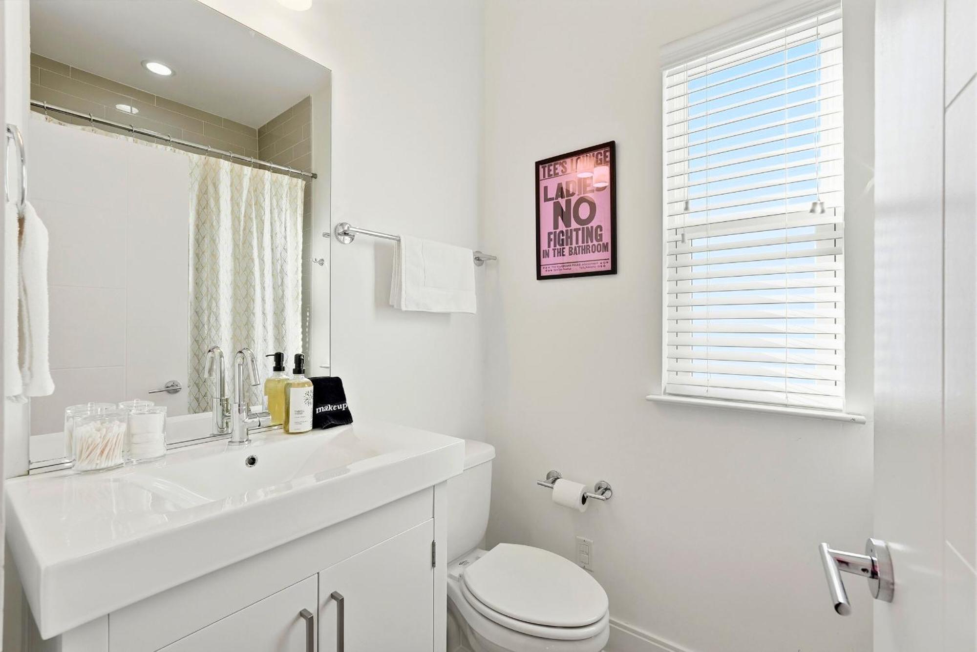 New Updates! Skyline Rooftopfirepitwalk To Gulch Holiday home