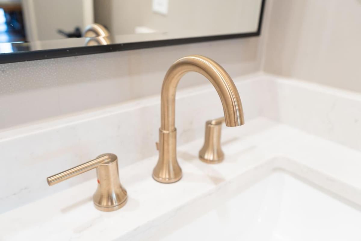 The Western Wing By Local Holiday home *