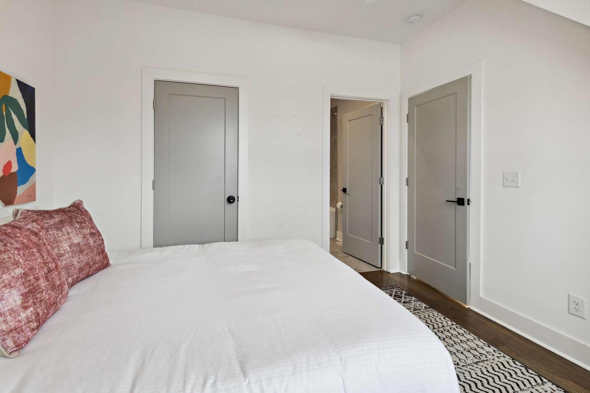 West End Oasis-new Building & Rooftop Views Holiday home *