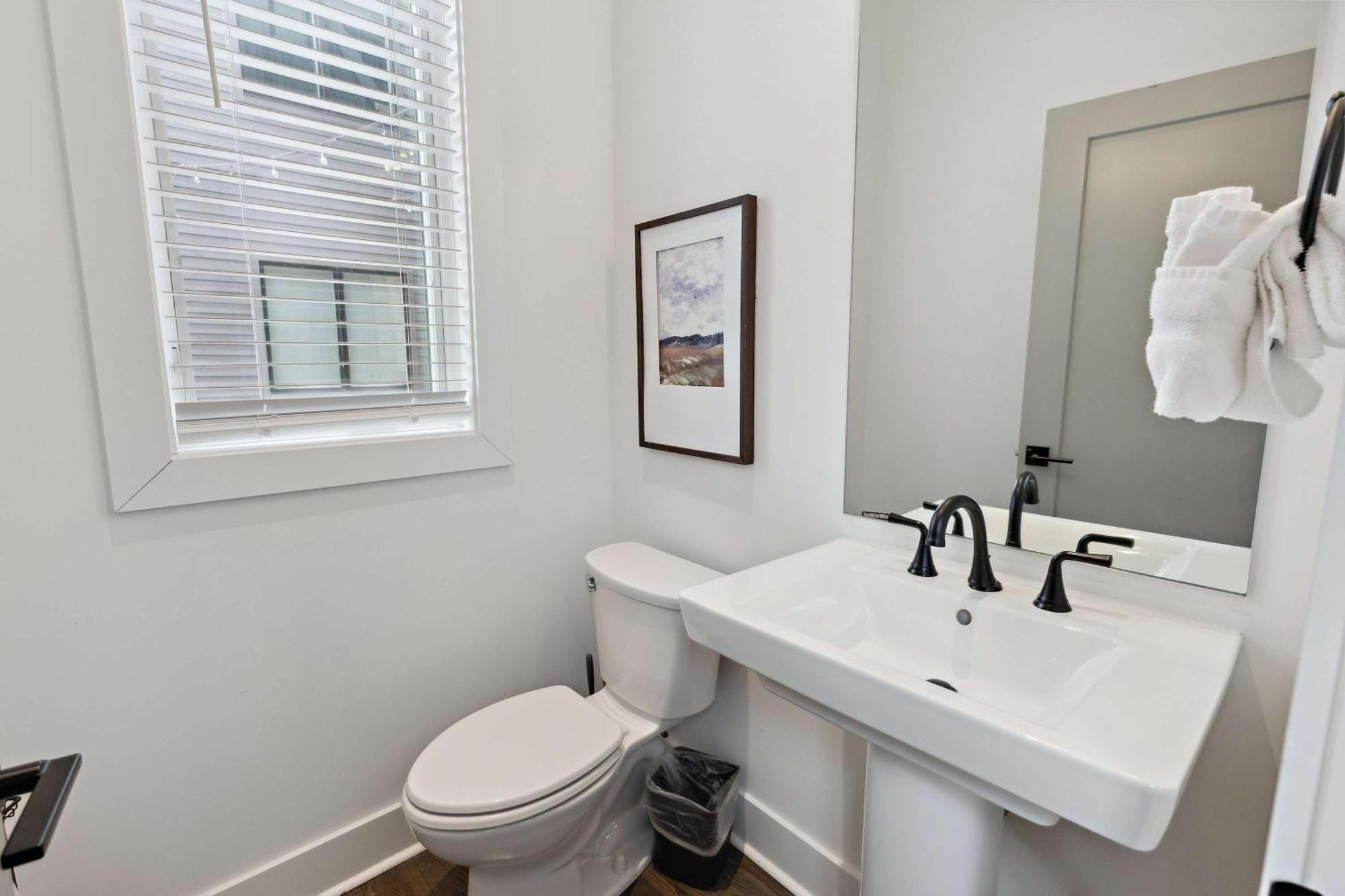 West End Oasis-new Building & Rooftop Views *