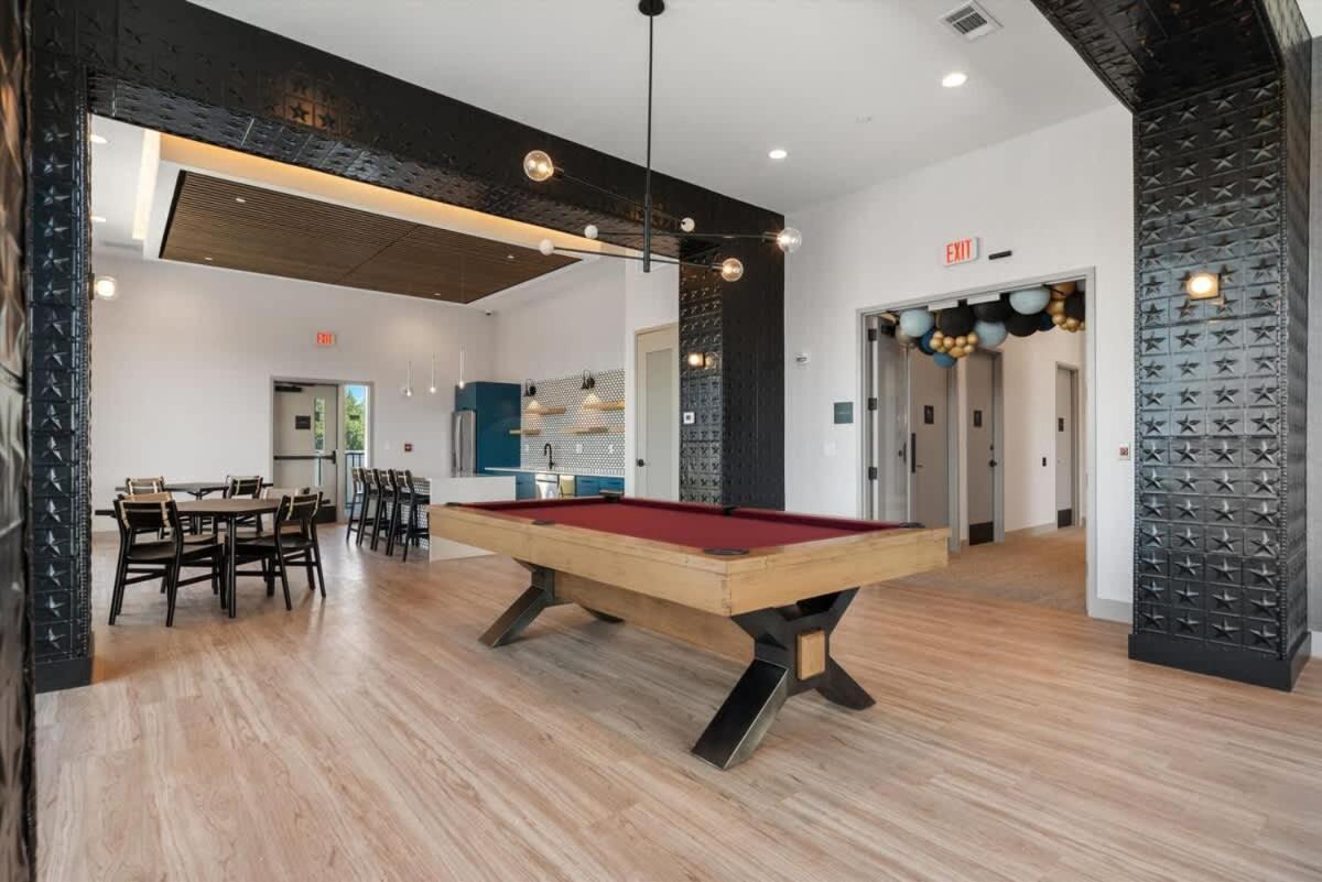 The Western Wing By Local Holiday home *