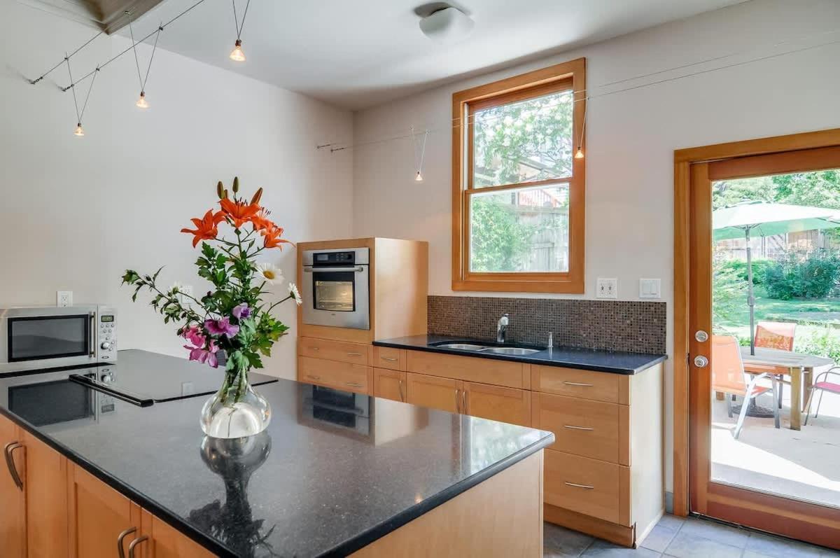 The Hummingbird Retreat By Local Apartment Nashville