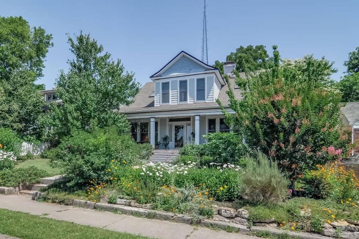 The Hummingbird Retreat By Local *