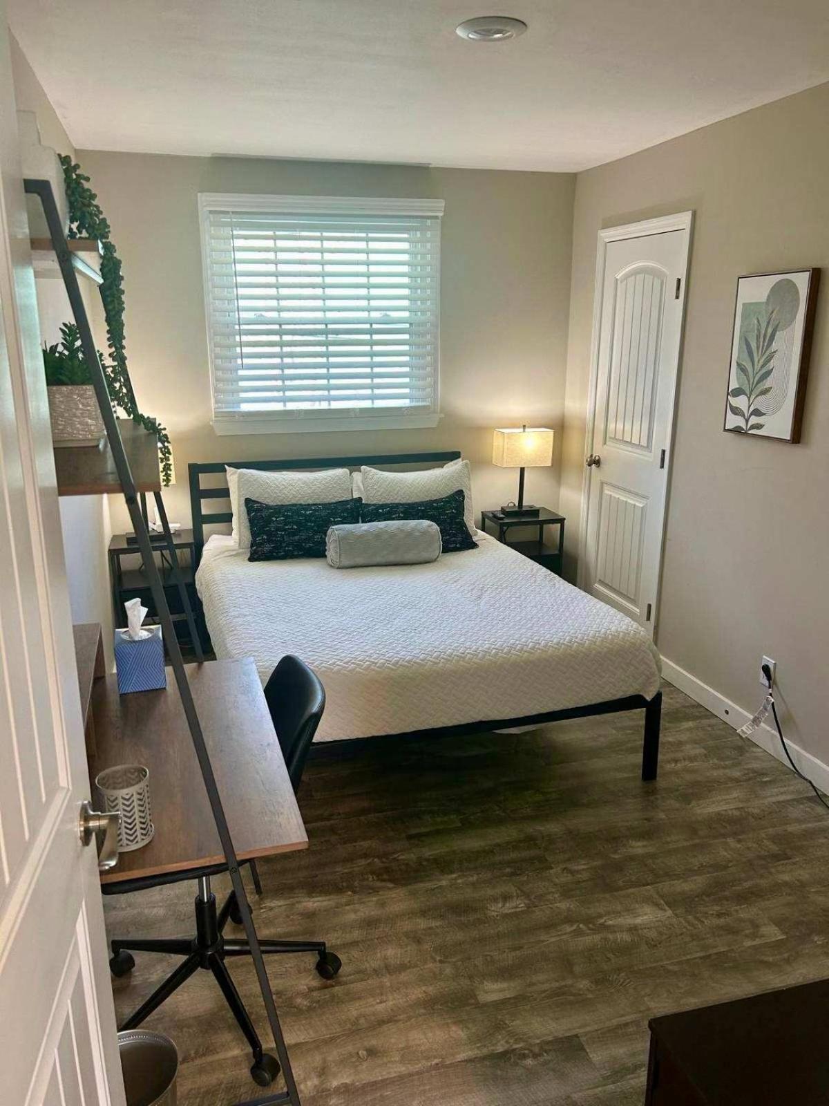 Sleeps 6-full Kitchen-4 Beds-big Couch-officespace * Nashville