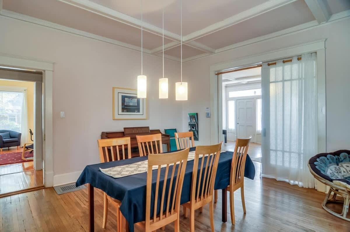 The Hummingbird Retreat By Local Apartment