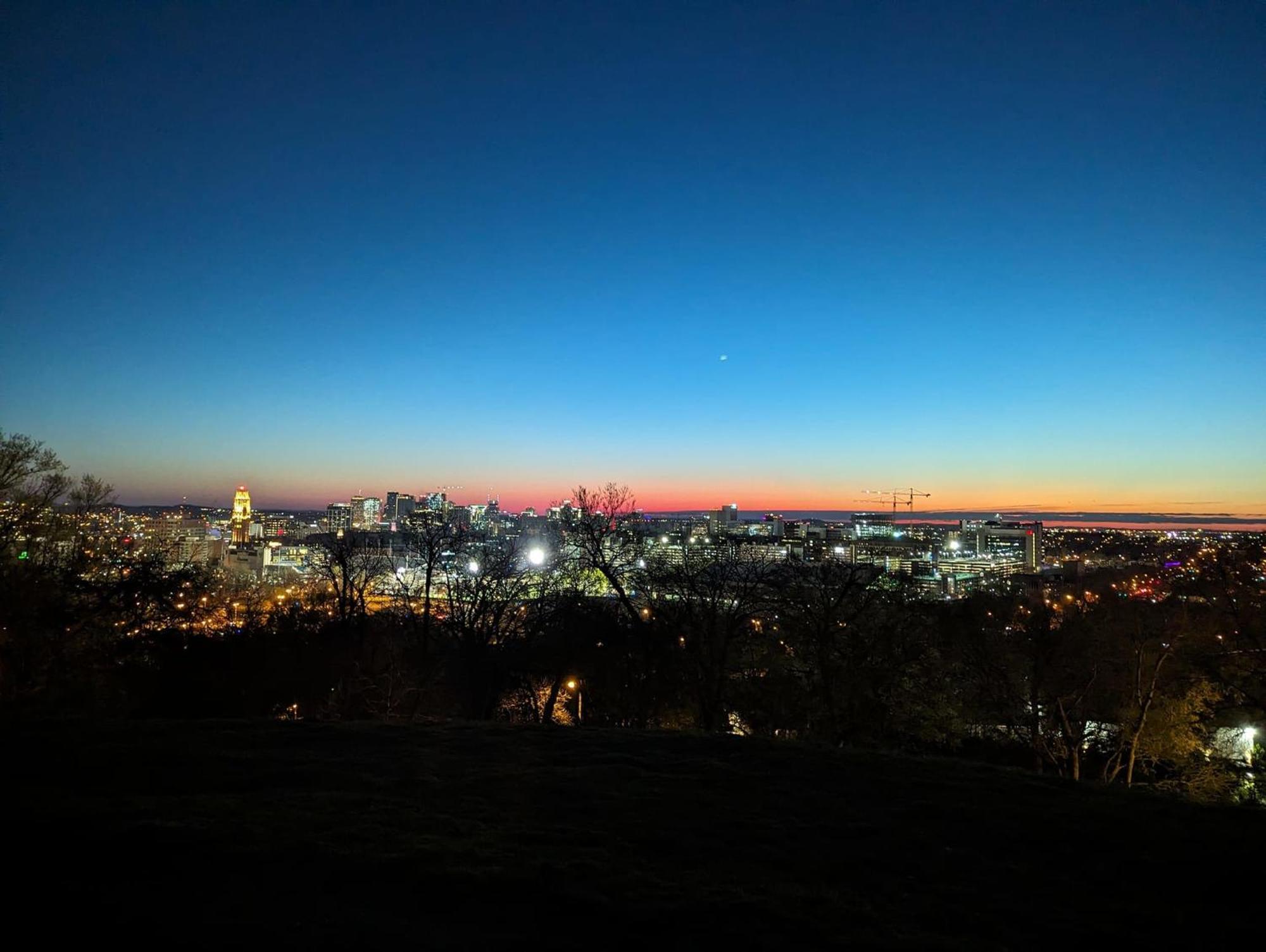 Modern Next To Vanderbilt Campus With Parking, Screened Porch & Workspace, Walk To Hillsboro Village, Fido & Pancake Pantry, Minutes To Music Row, 12 South & Broadway, Perfect For Families, Friends & Visits *