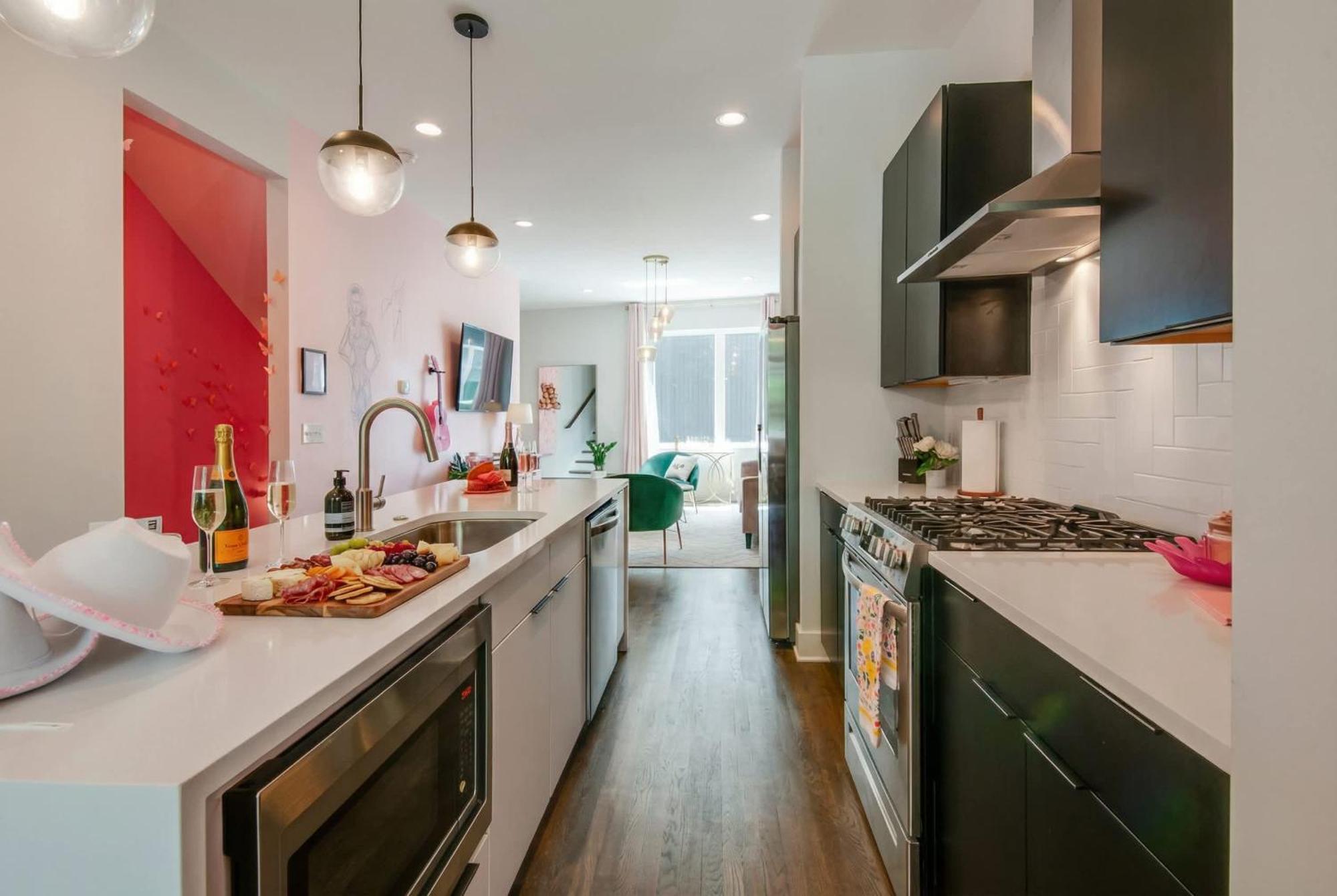 King & Queen 2 Homes - 24 Beds Views *