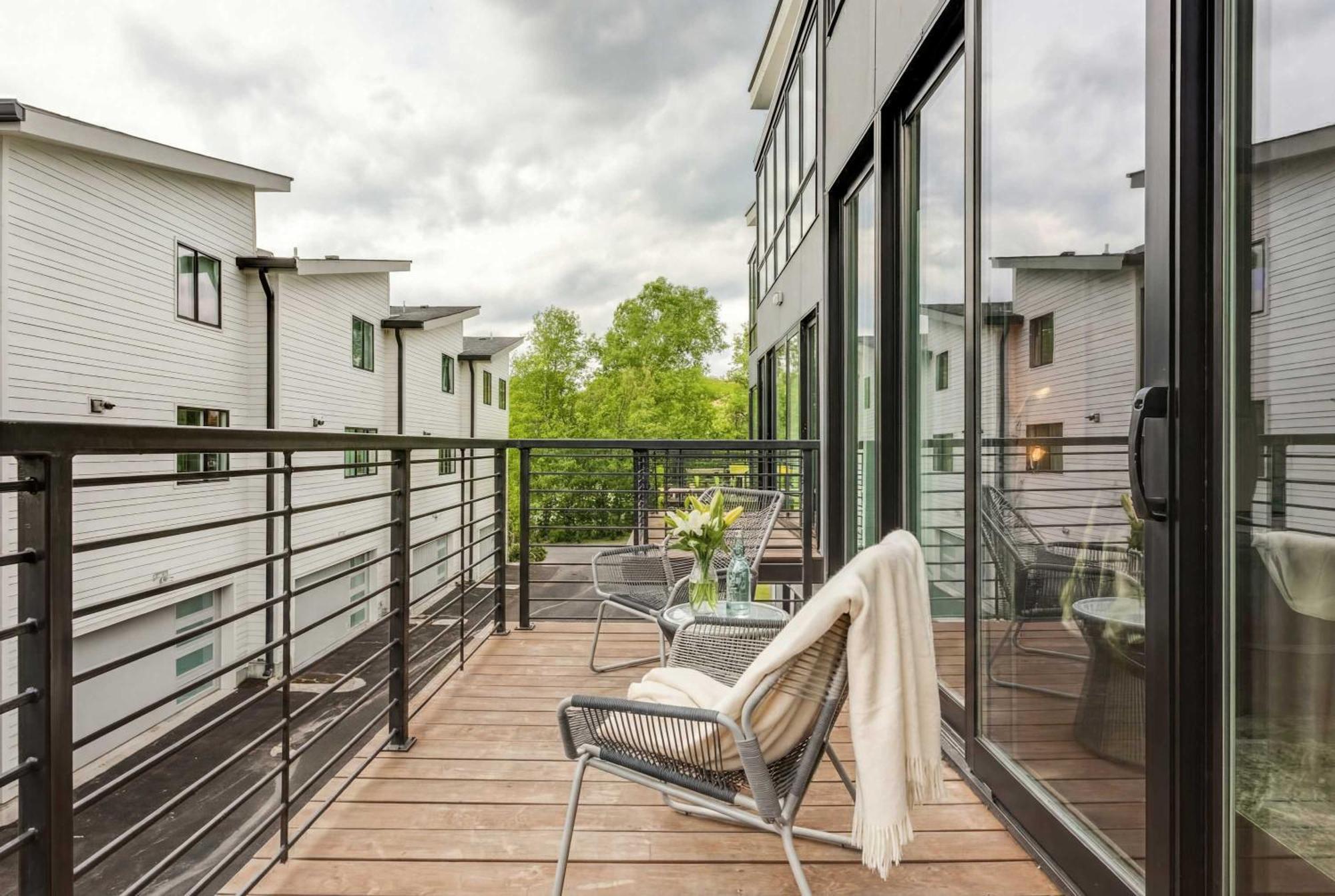 Downtown Luxury - 10 Beds & Free Parking