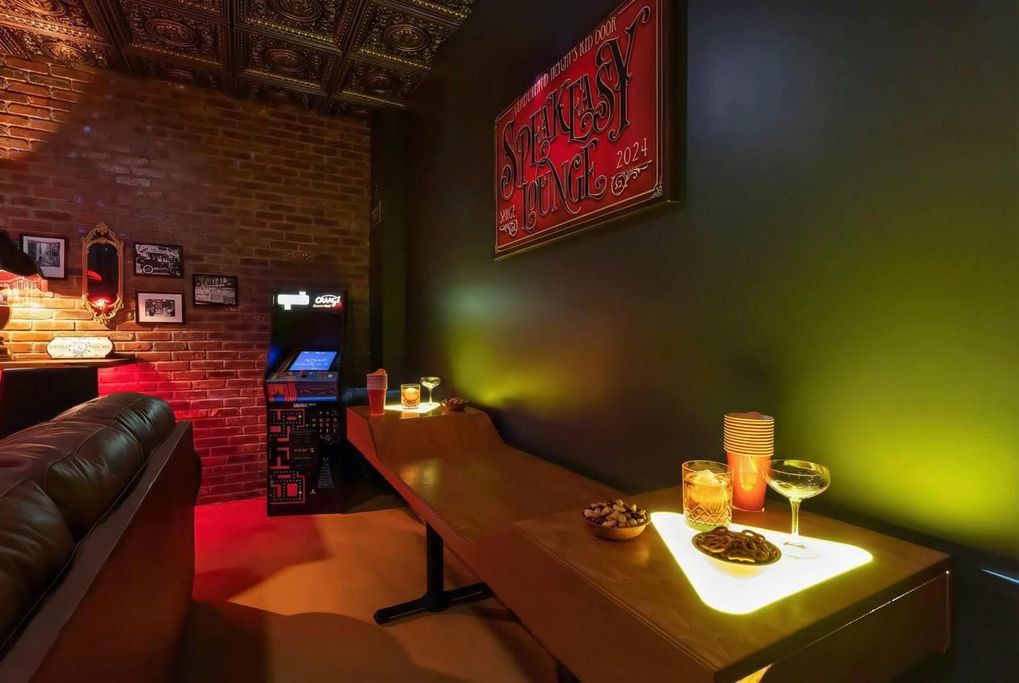 New We Roll Rooftop - Hot Tub With Views - 13 Beds *