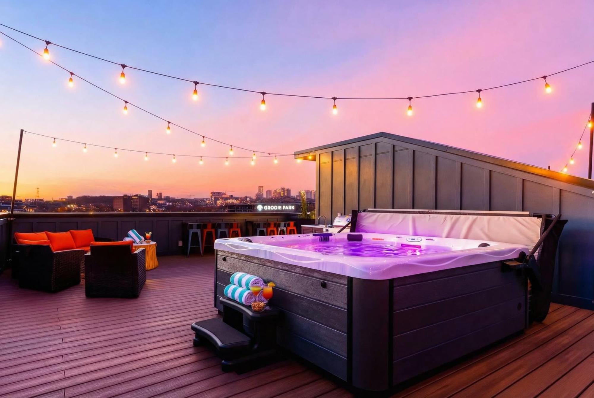 Hot Tub Poker Pool Table & Rooftop Mls View *