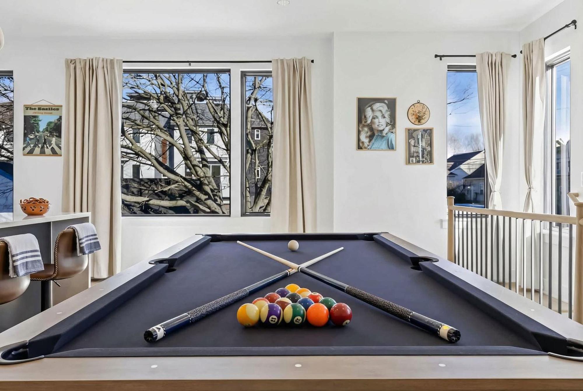 Hot Tub Poker Pool Table & Rooftop Mls View Holiday home *