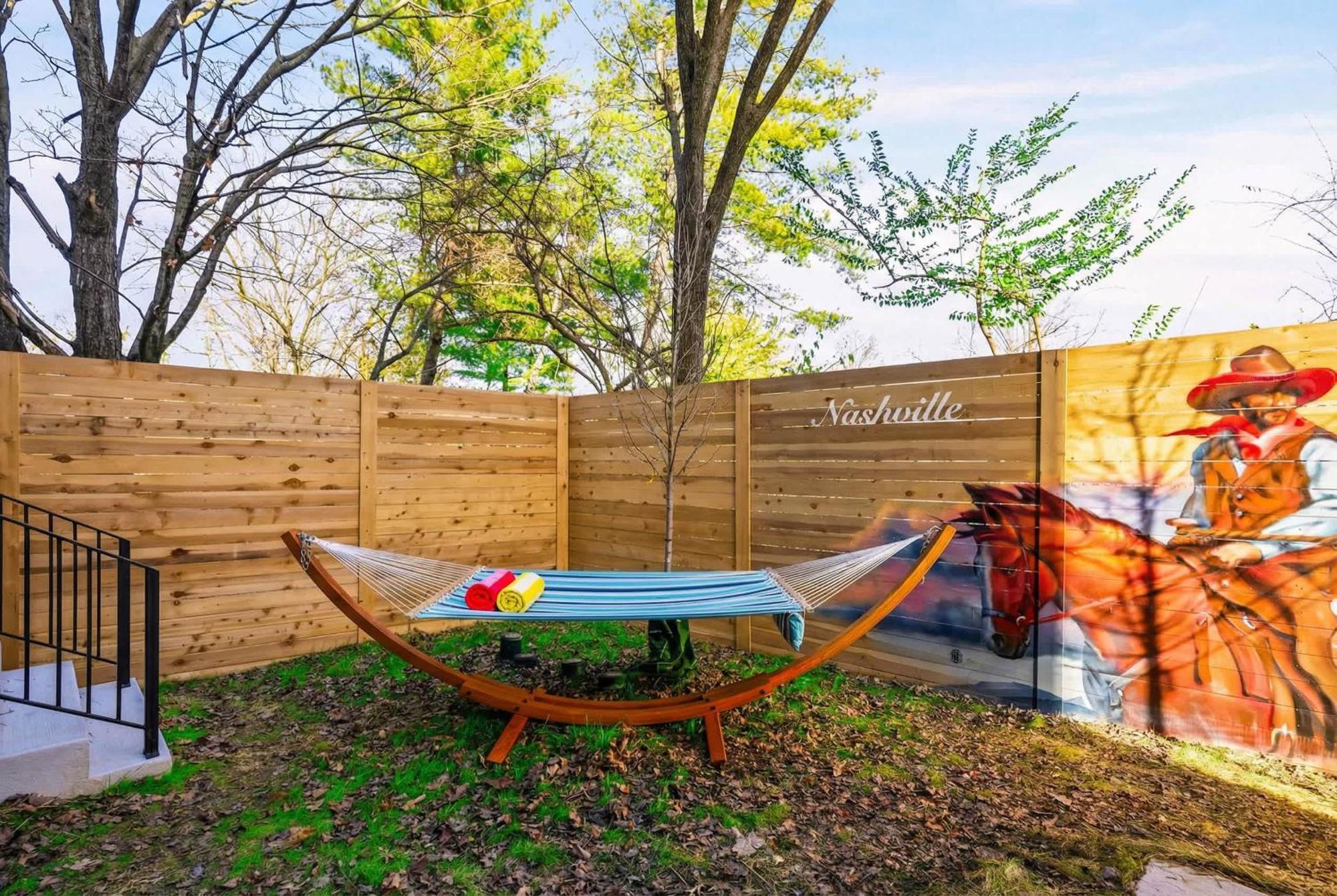 Hot Tub Poker Pool Table & Rooftop Mls View Nashville