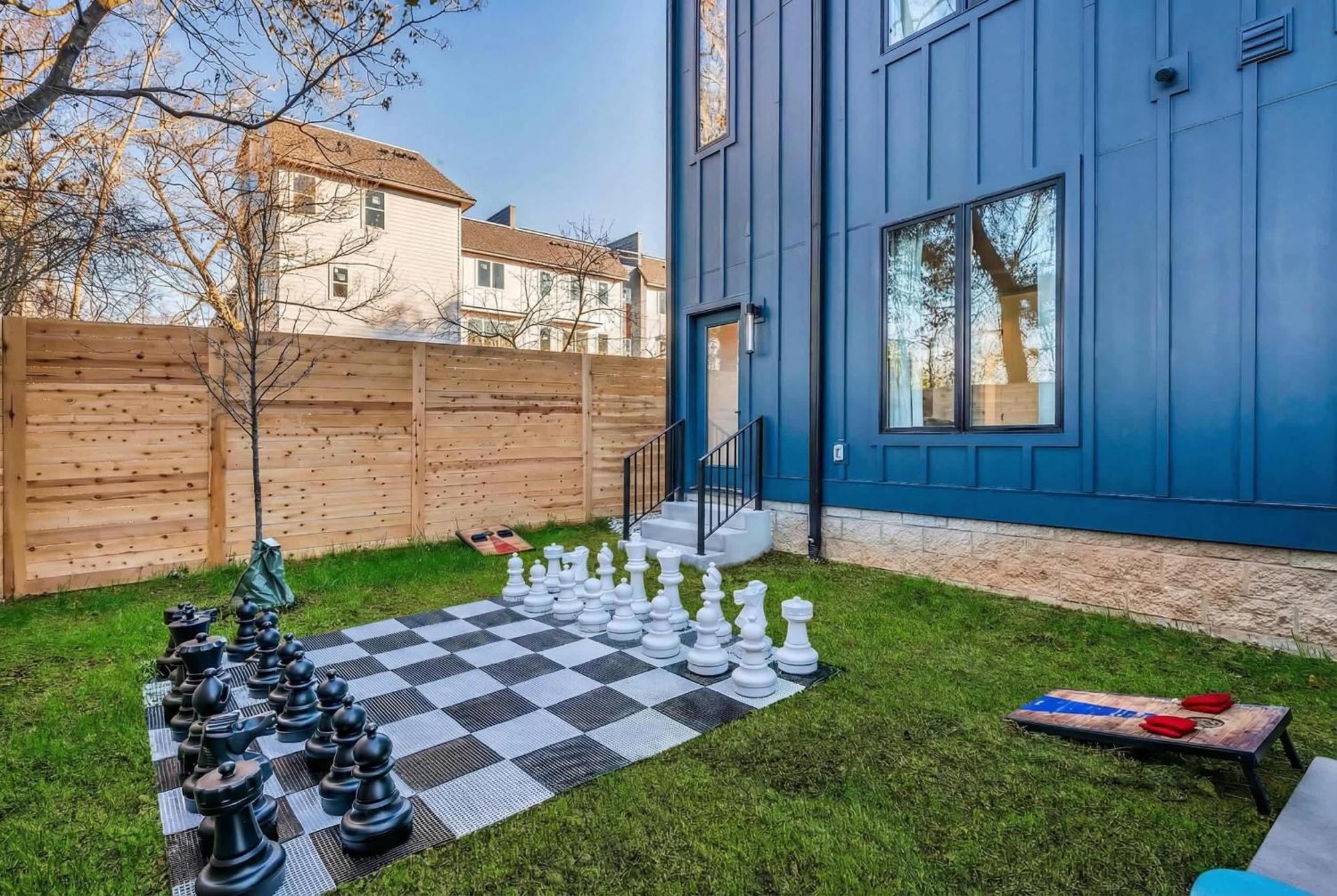 Hot Tub Poker Pool Table & Rooftop Mls View Holiday home