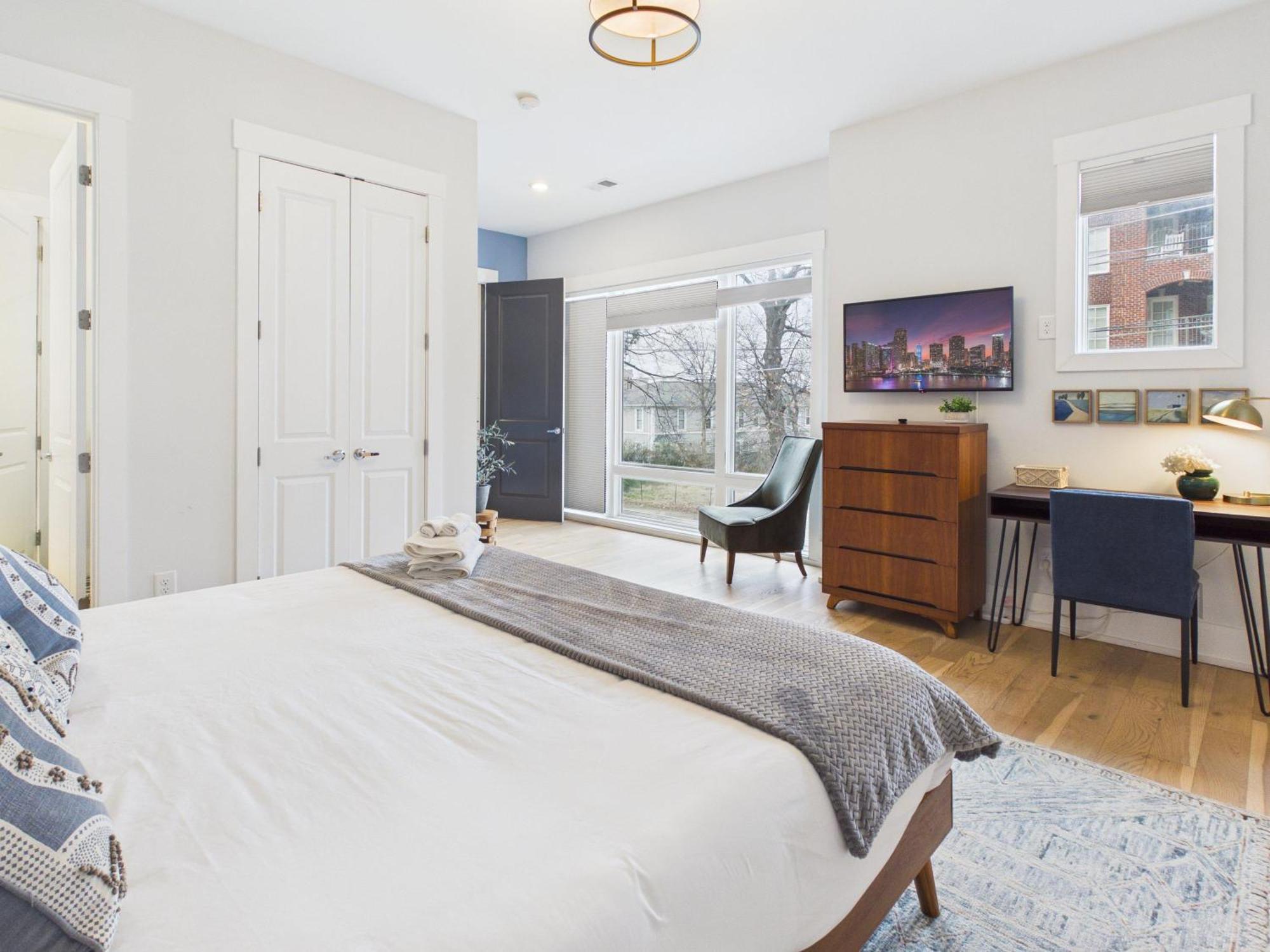 Holiday home The Acklen-private Balcony-4 Mins To Broadway