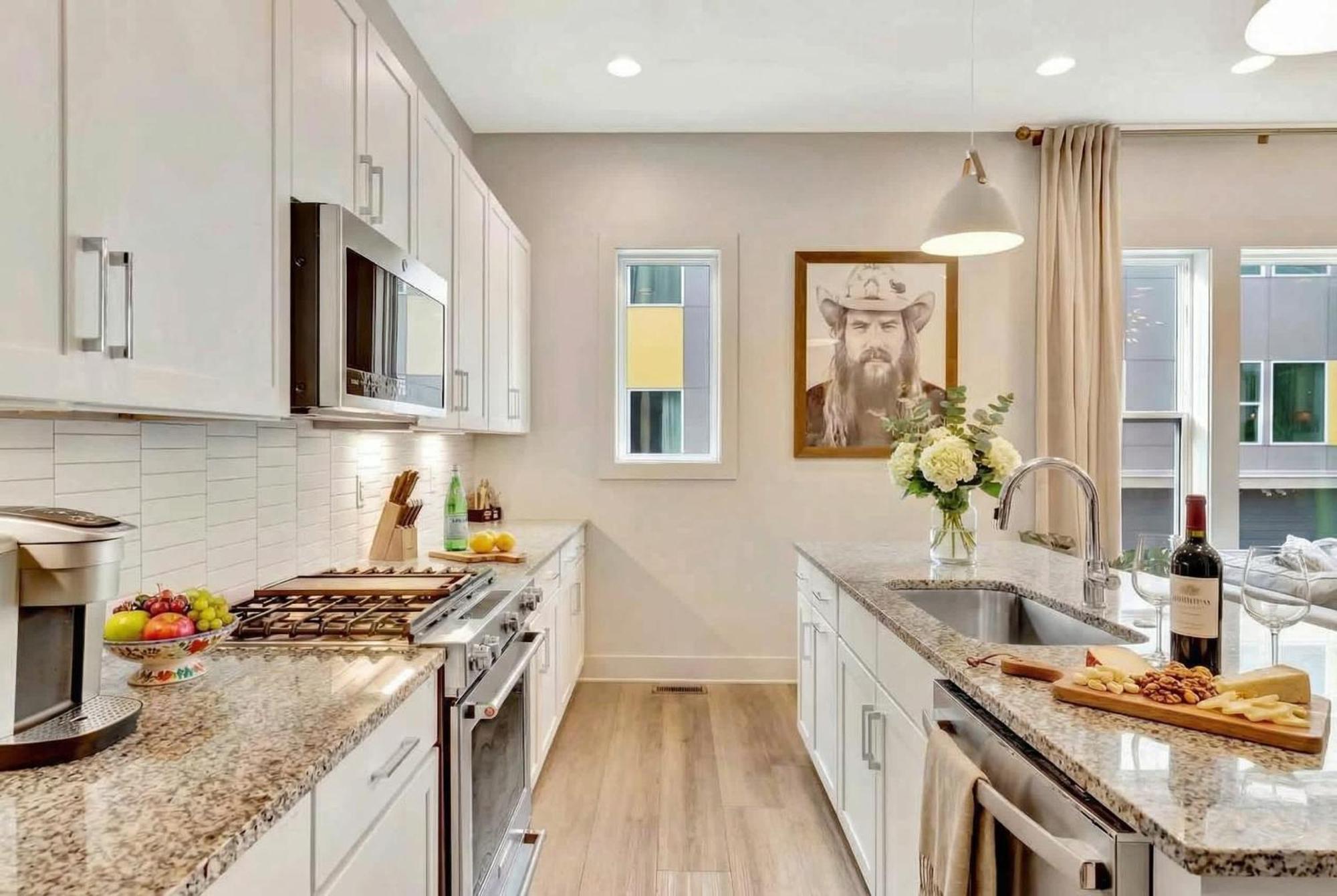 Holiday home Rooftop Deck 2 Car Garage Near Downtown *