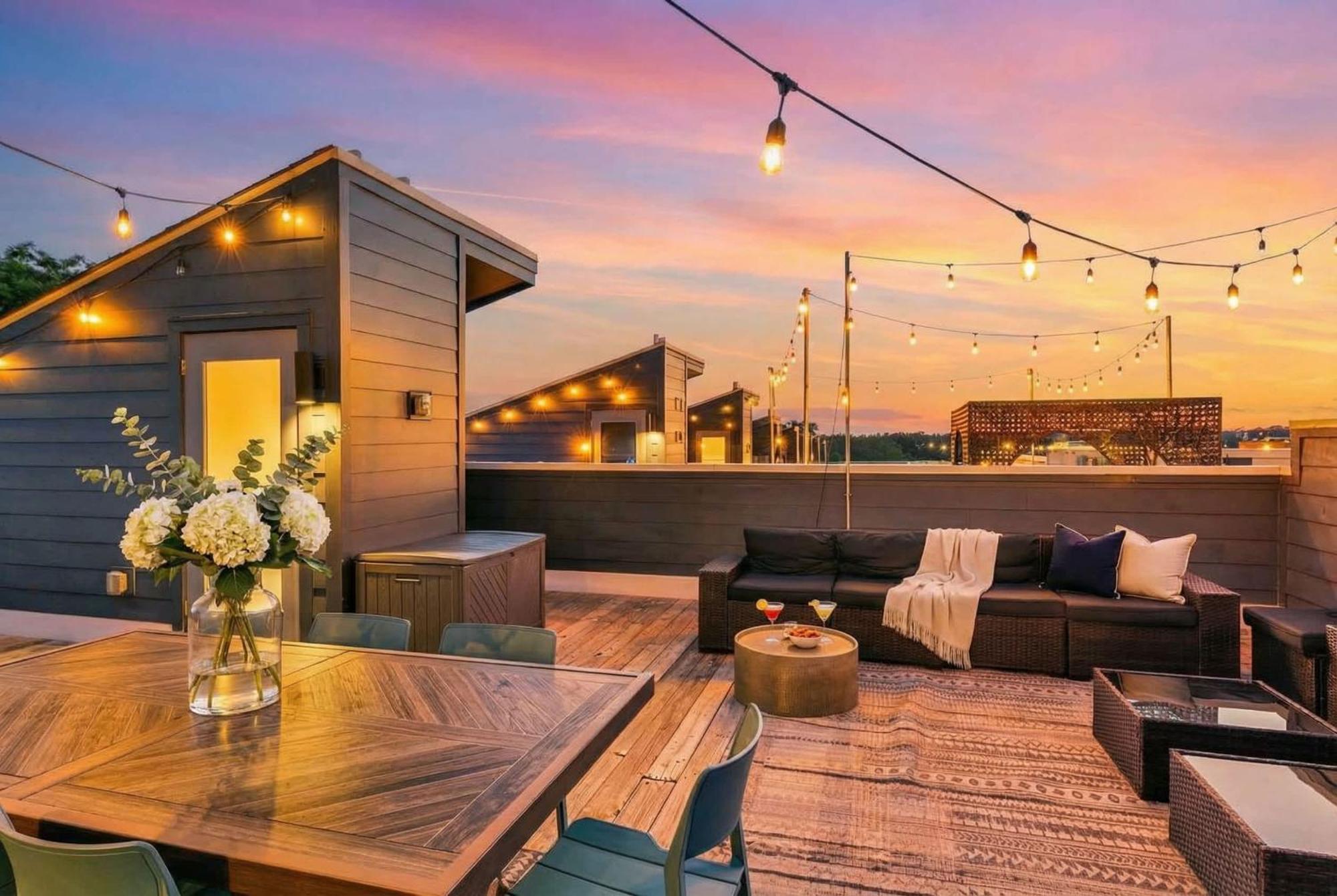 Holiday home Rooftop Deck 2 Car Garage Near Downtown *