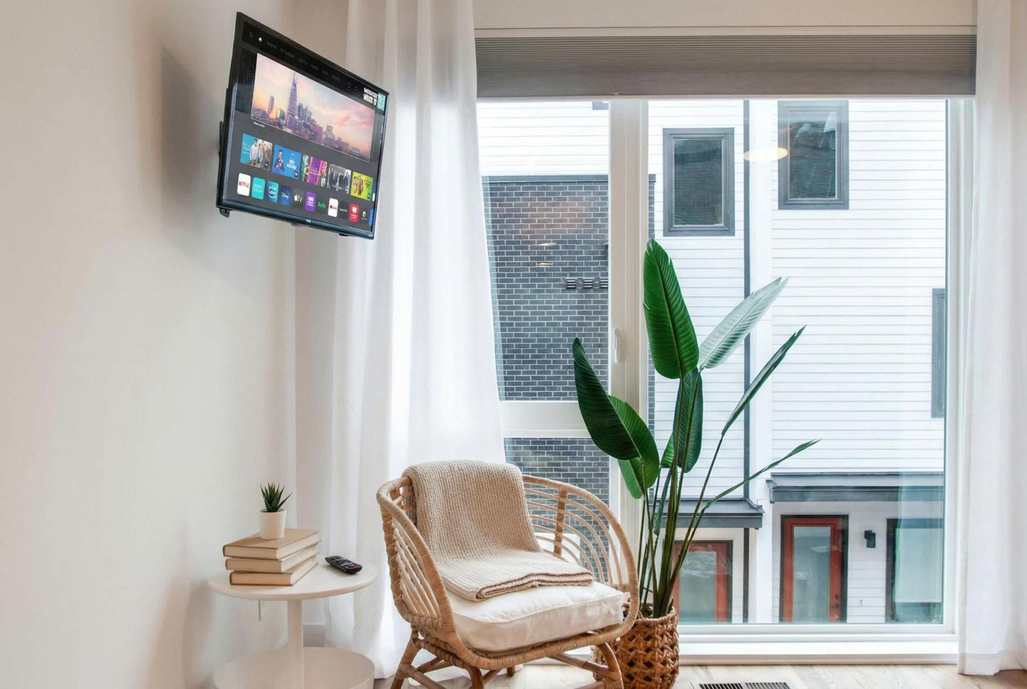 Rooftop Downtown Views - Bluebird Karaoke Holiday home *
