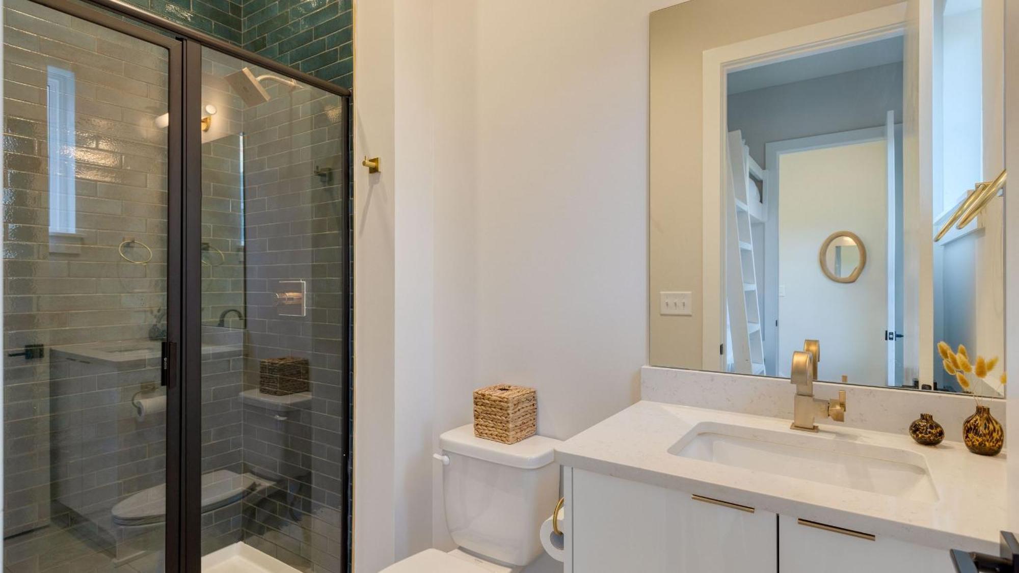 Holiday home Minutes To Broadway Chic Newly Built 4bdr W Balcony 98 Degrees By Avantstay