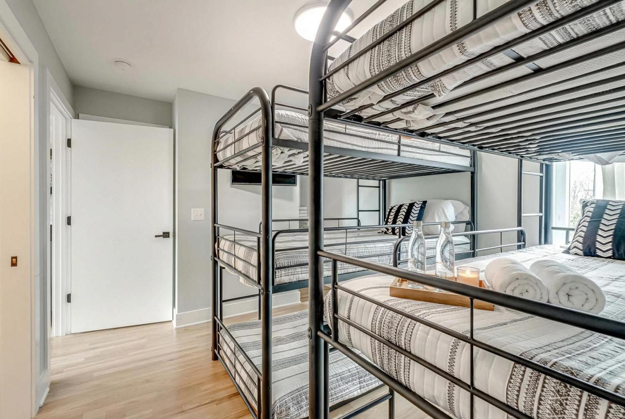 Rooftop Downtown Views - Bluebird Karaoke Holiday home