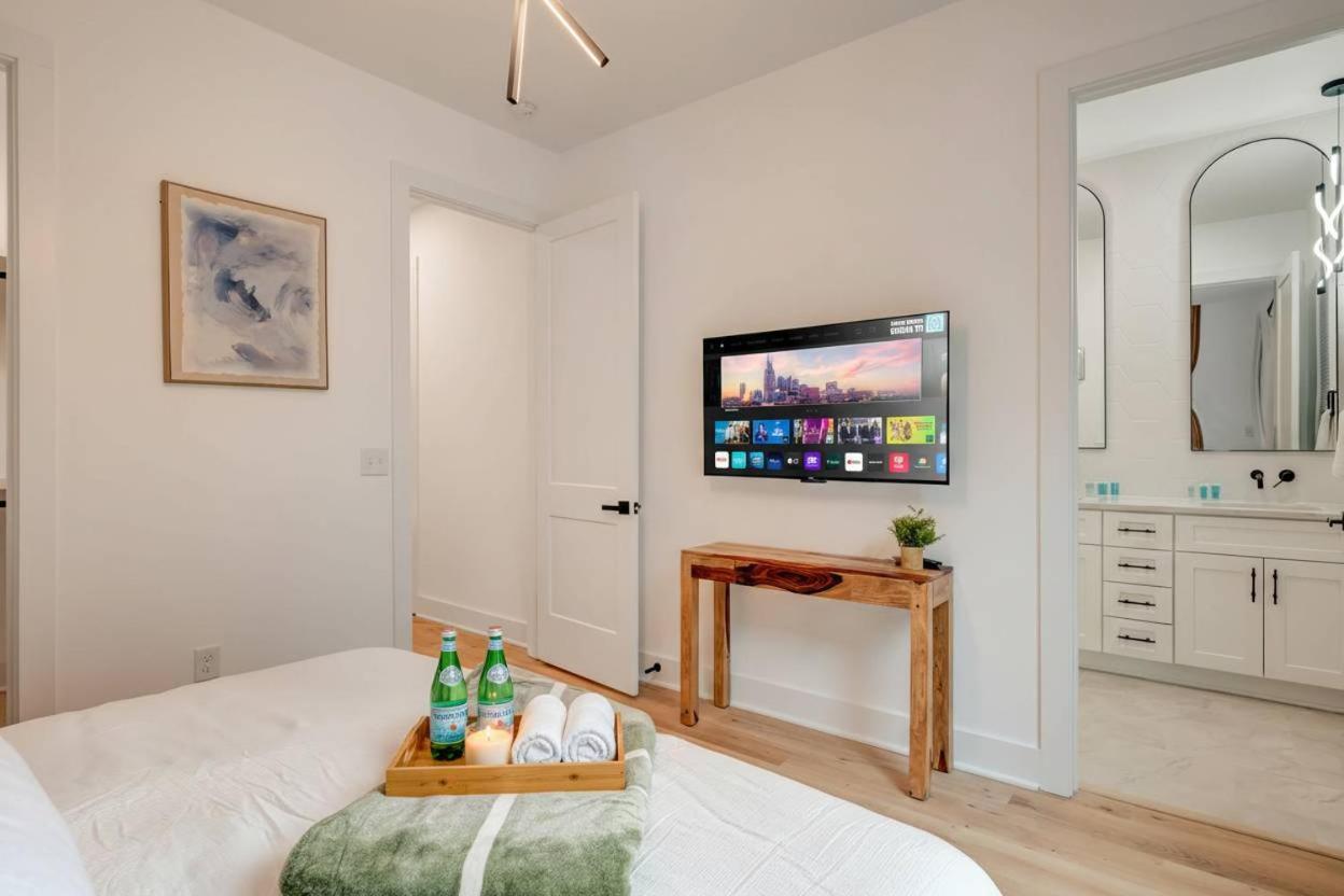 Rooftop Deck Hot Tub & Game In Nashville