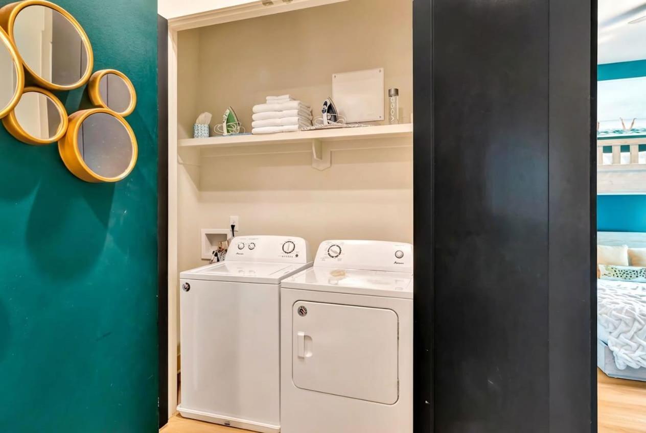 Rooftop Deck 2 Car Garage Near Downtown