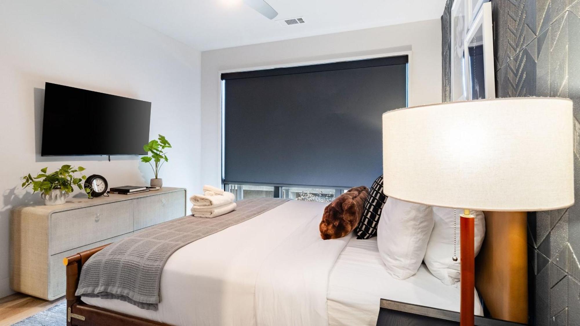 Holiday home Sleeps 24 4 Modern Midtown W Gym Pool Walkable To Shops Eats Nashville