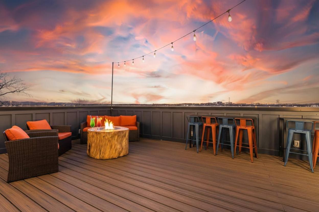 Hot Tub Poker Pool Table & Rooftop Mls View Nashville