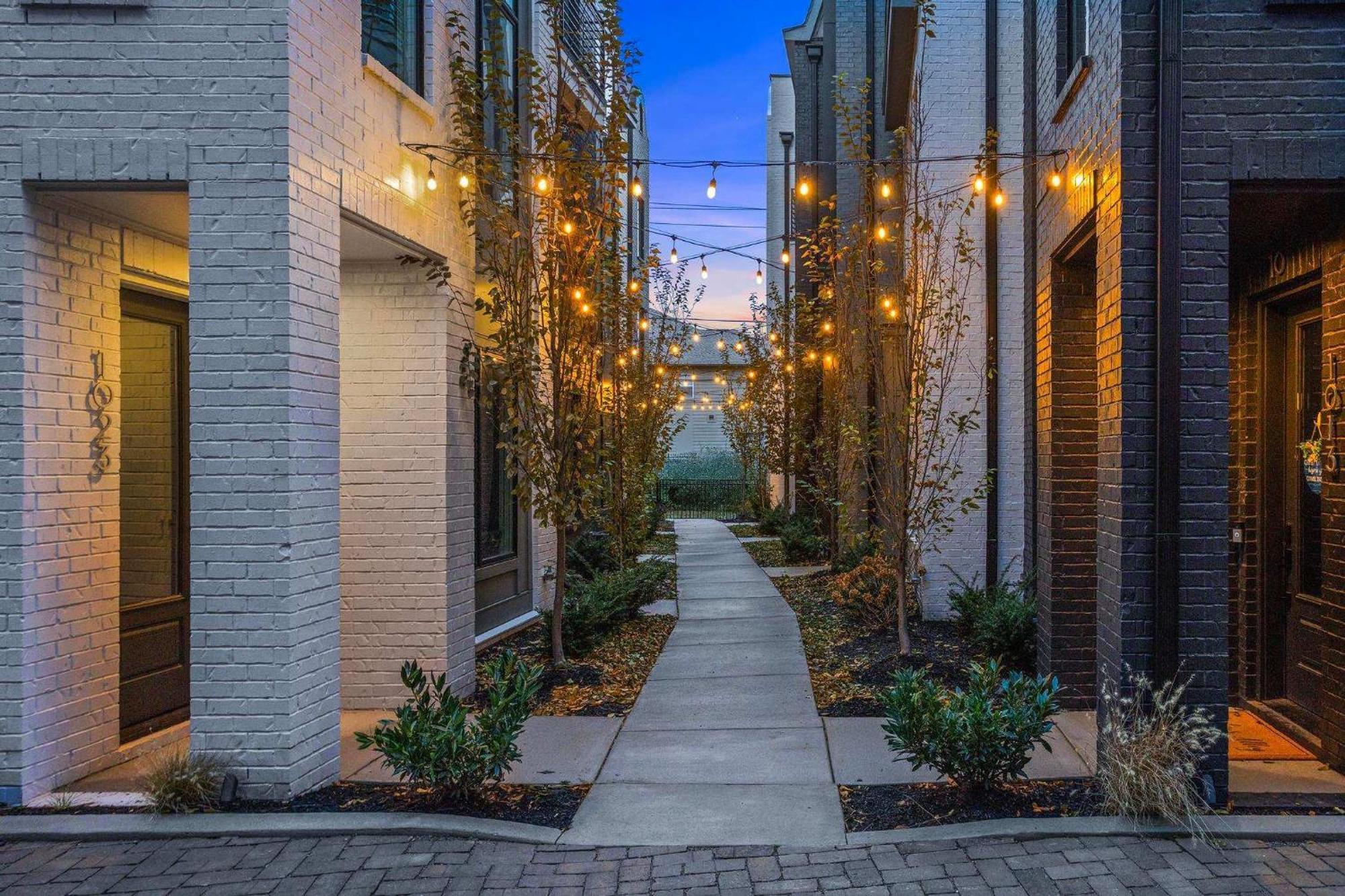 2 Adjacent Luxury Homes Rooftop Decks & Game Holiday home Nashville