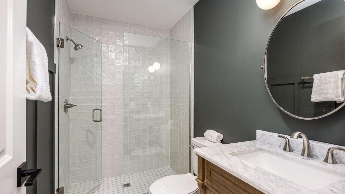 The Nomad 4 Buyout 16 Guests In Hillsboro Apartment *