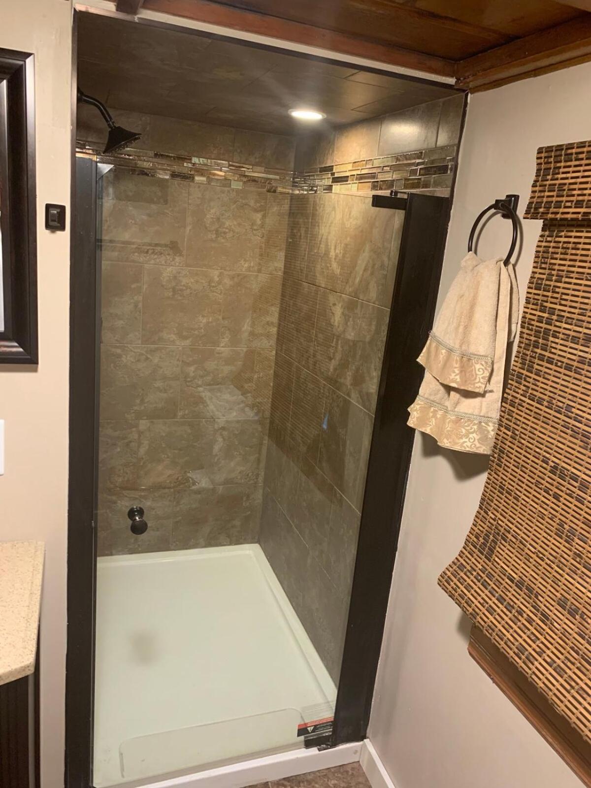 Away From Mlnutes! To Broadway & Stadium *