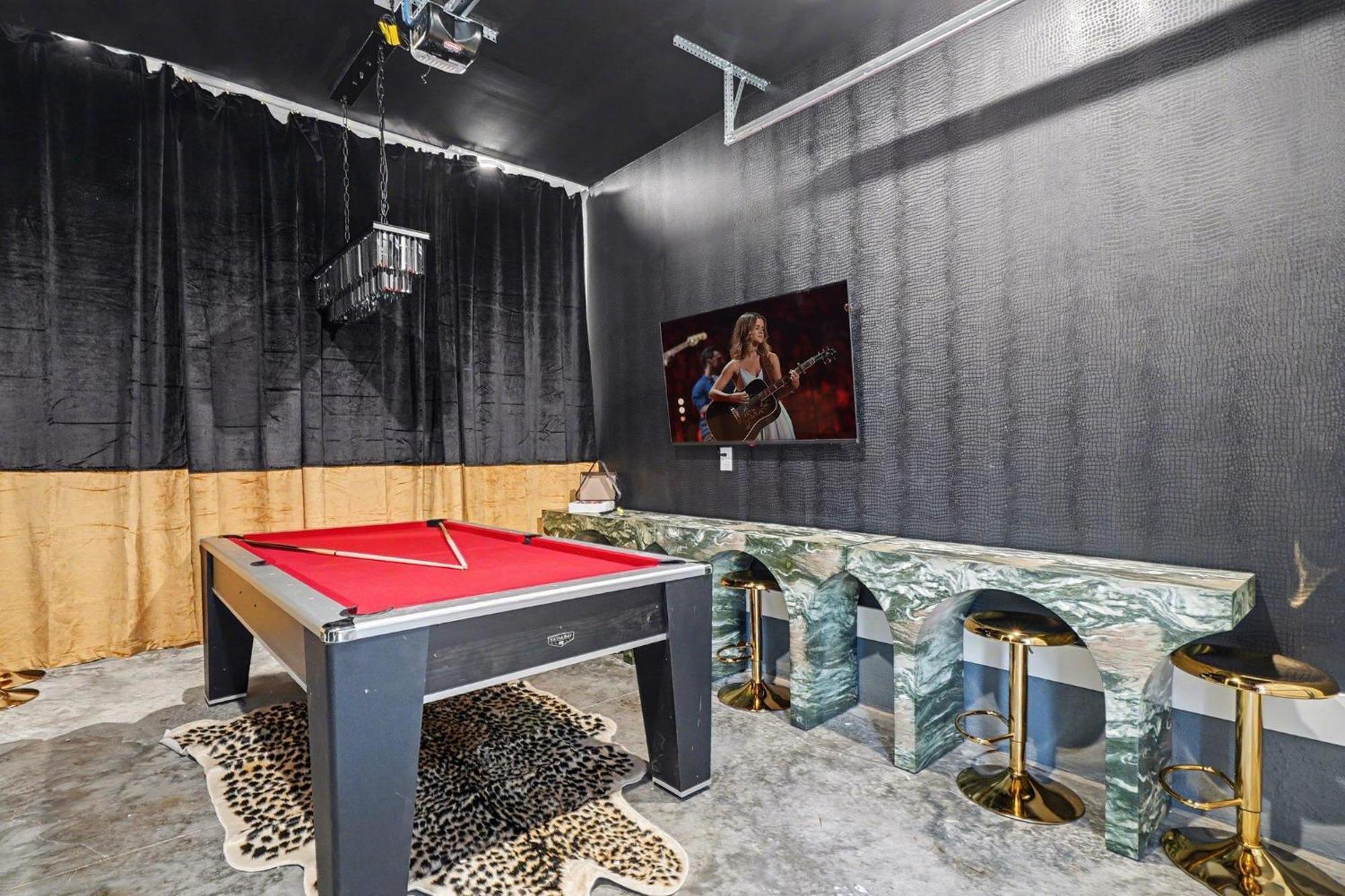 Halo-rooftop Patio & Game Room-mins To Broadway *