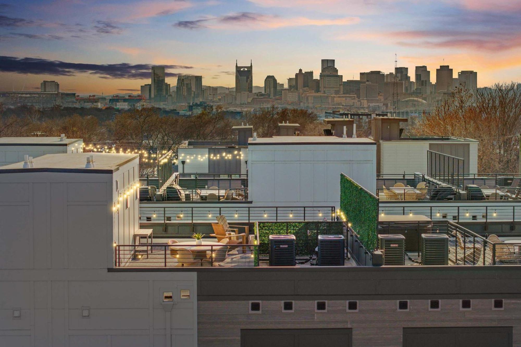 Hot Tub Hang Grill Parking Views Of Downtown Holiday home