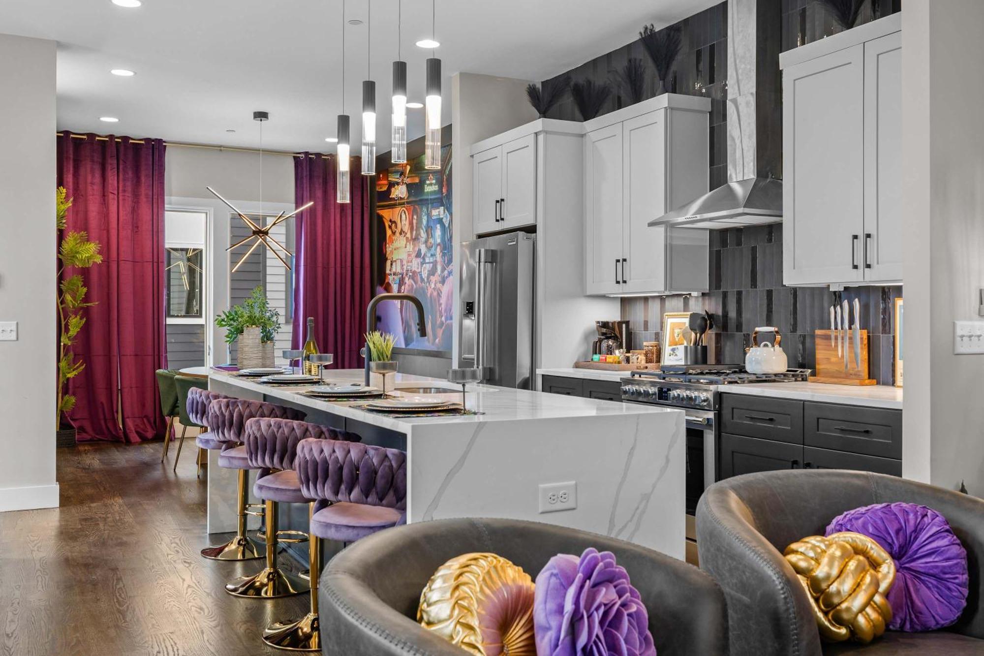 2 Side By Side Units Roof Decks Karaoke Murals Holiday home Nashville