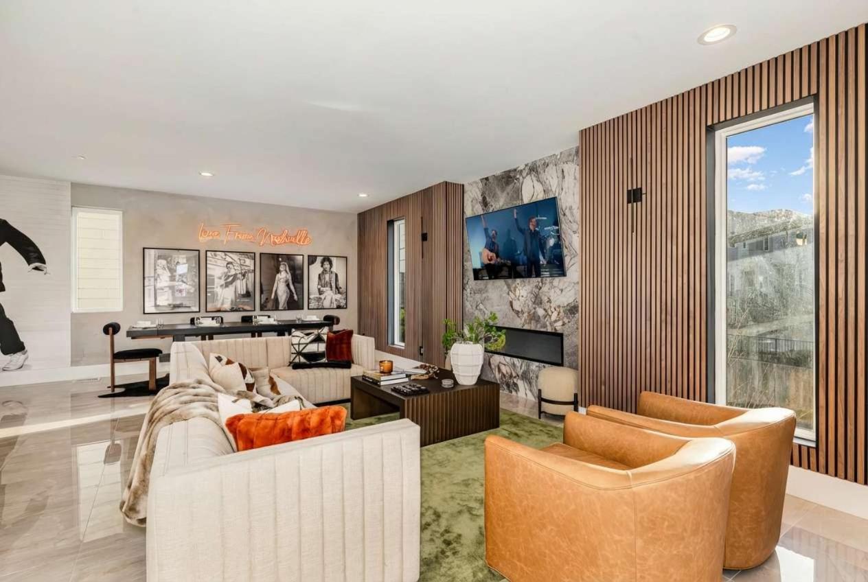 Elevator With Rooftop Hot Tub & Spacious Yard Nashville