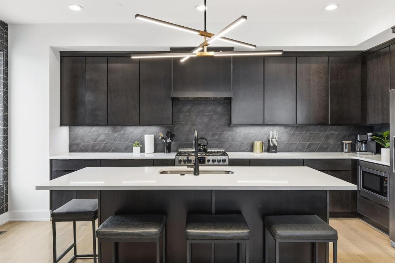 Holiday home View Only 1 Mile To Downtown With Garage And Rooftop Nashville