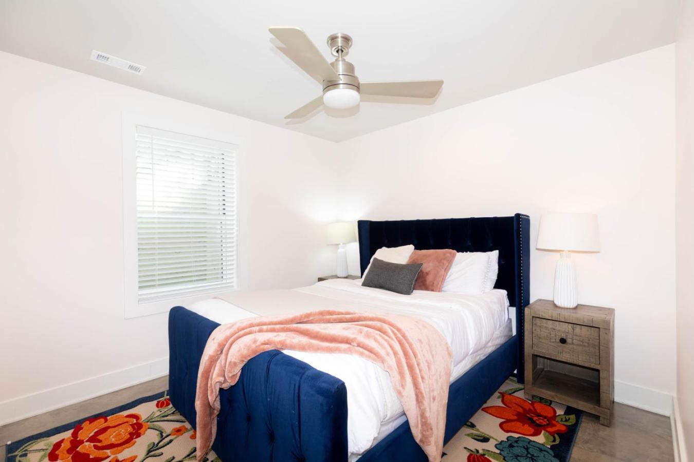 New Townhome Highly Walkable 5 Points Downtown Holiday home